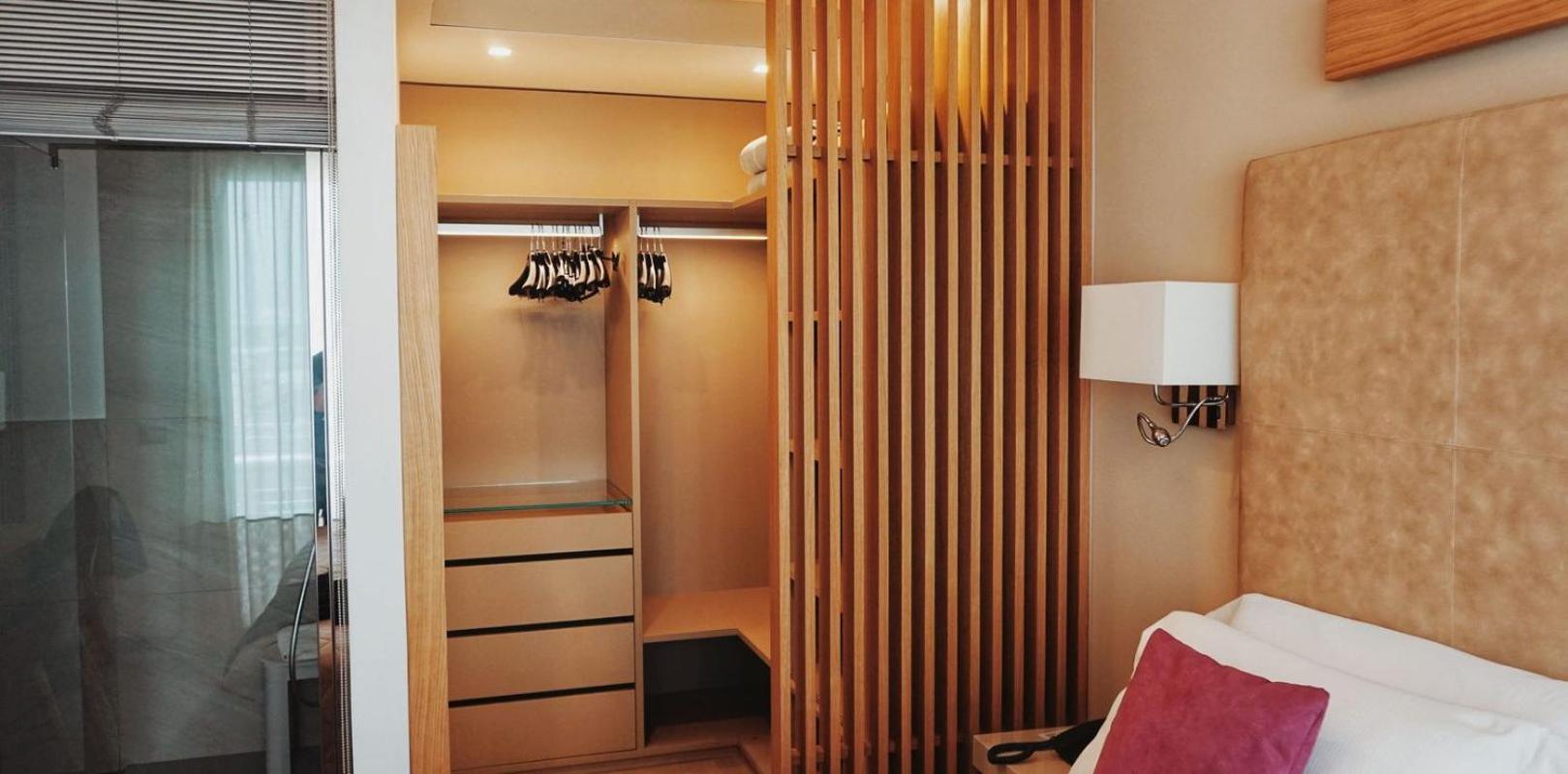 Queen Room with Spa Bath