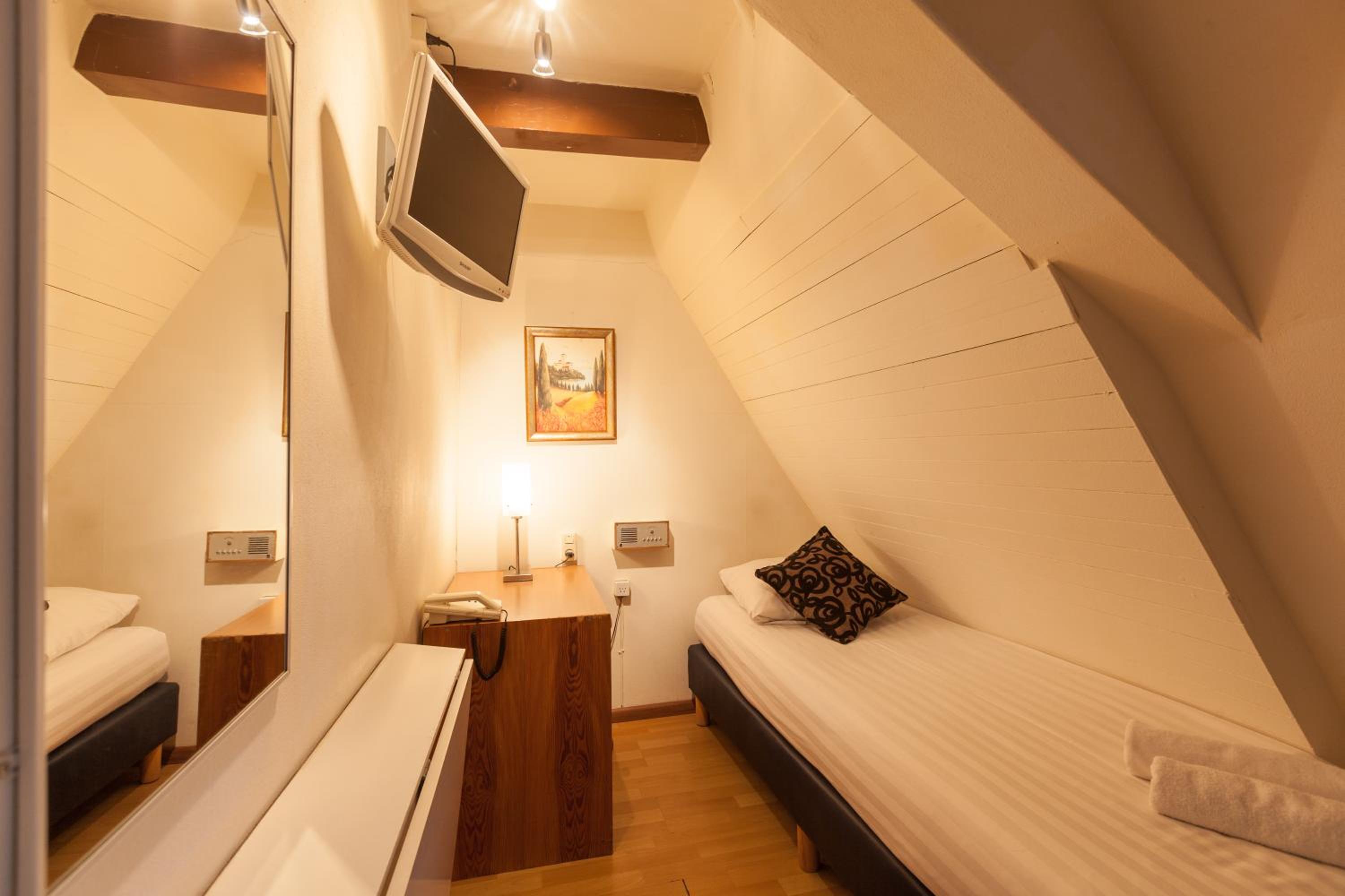 Basic Single Room with Shared Bathroom -