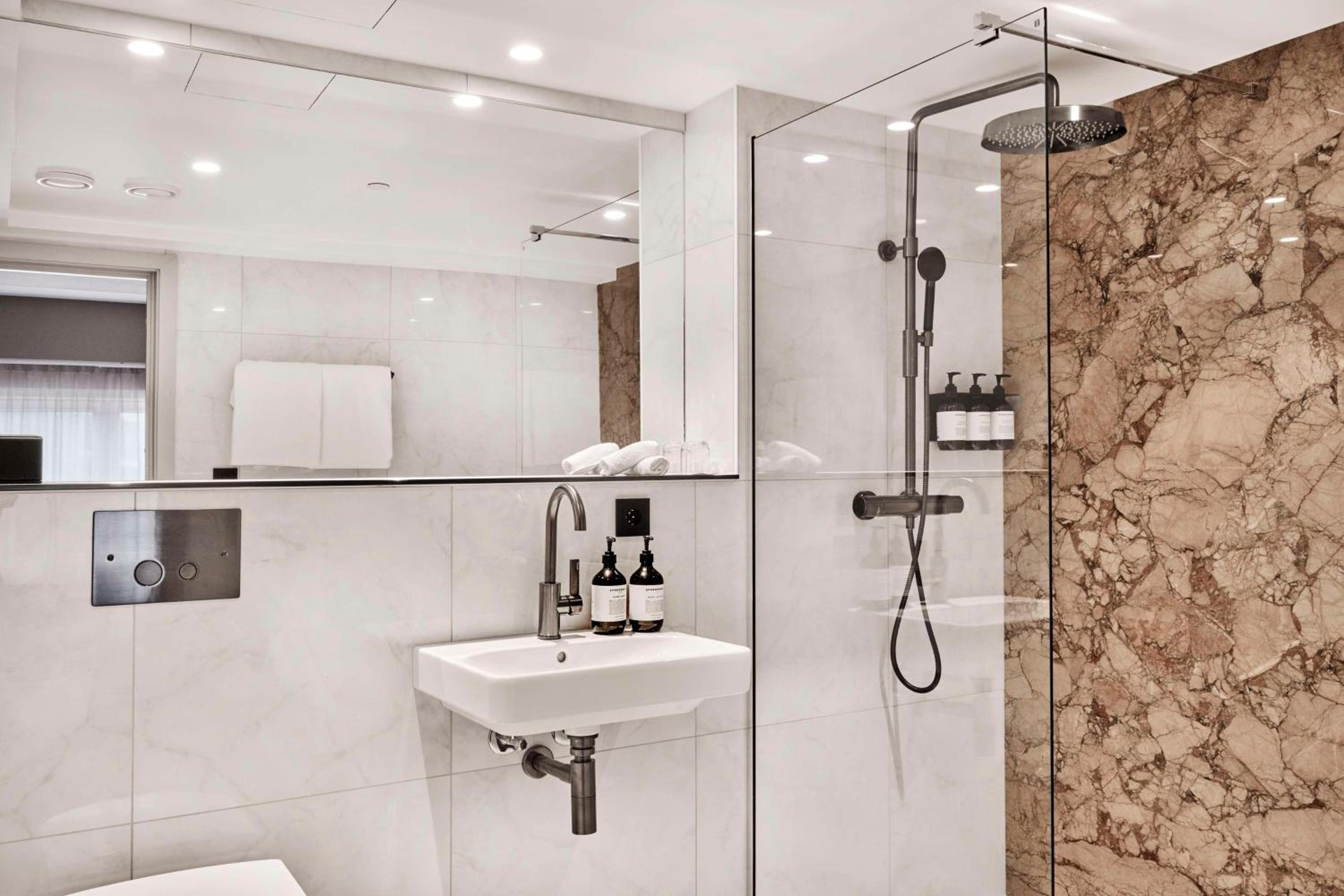 Junior Suite with Harbor View