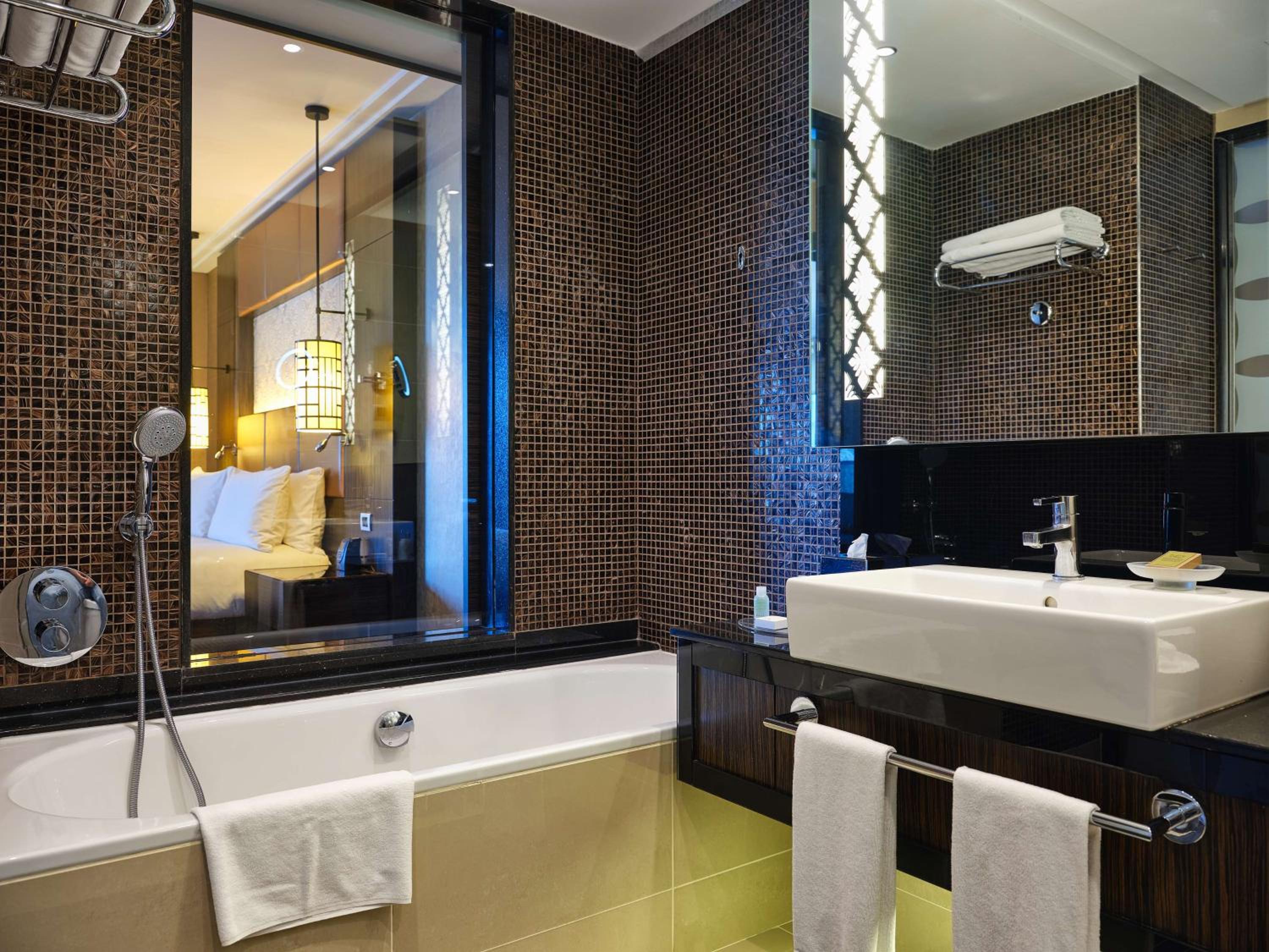 Deluxe King Room with City View