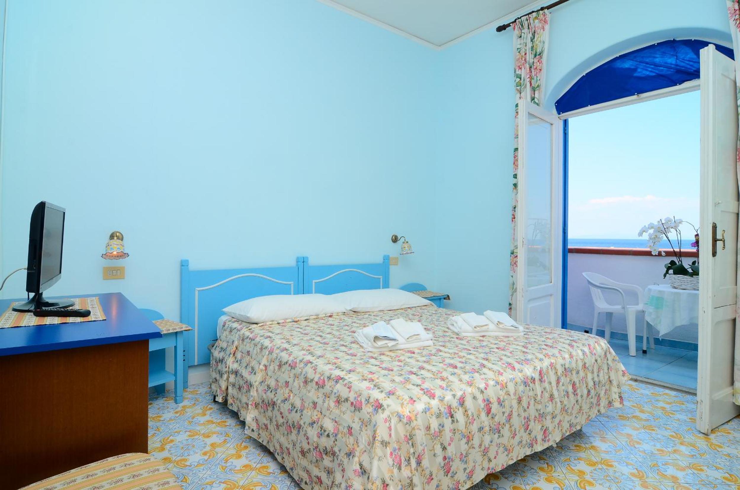 Double or Twin Room with Partial Sea View