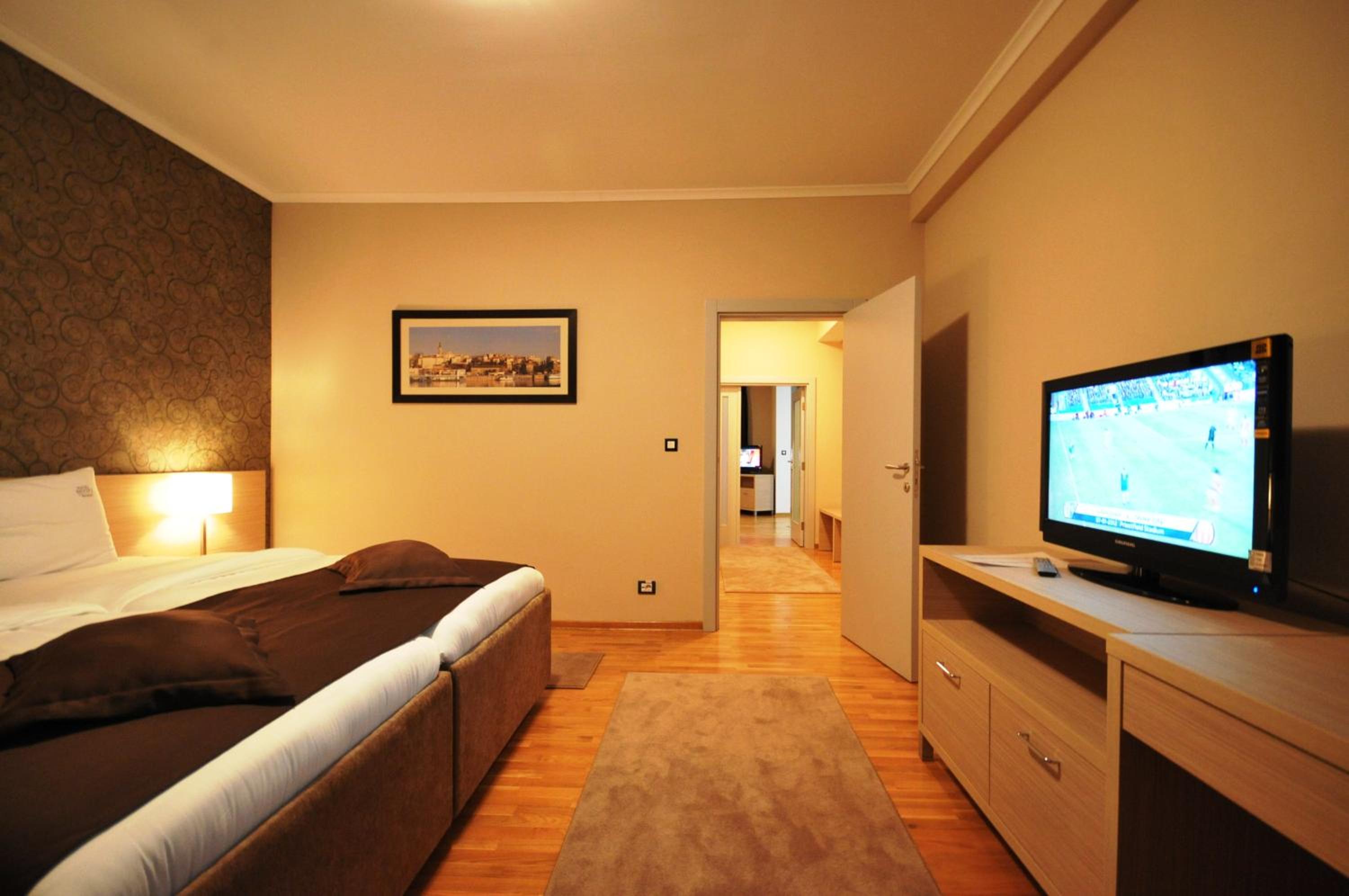 Executive Suite - Free Parking 