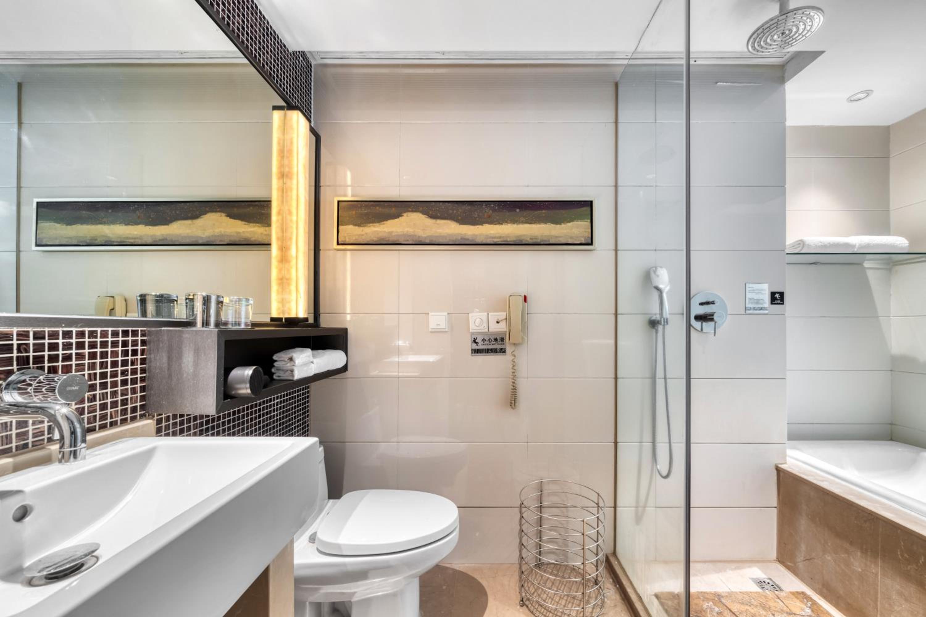 Deluxe King Bed Room with City View(Building A)