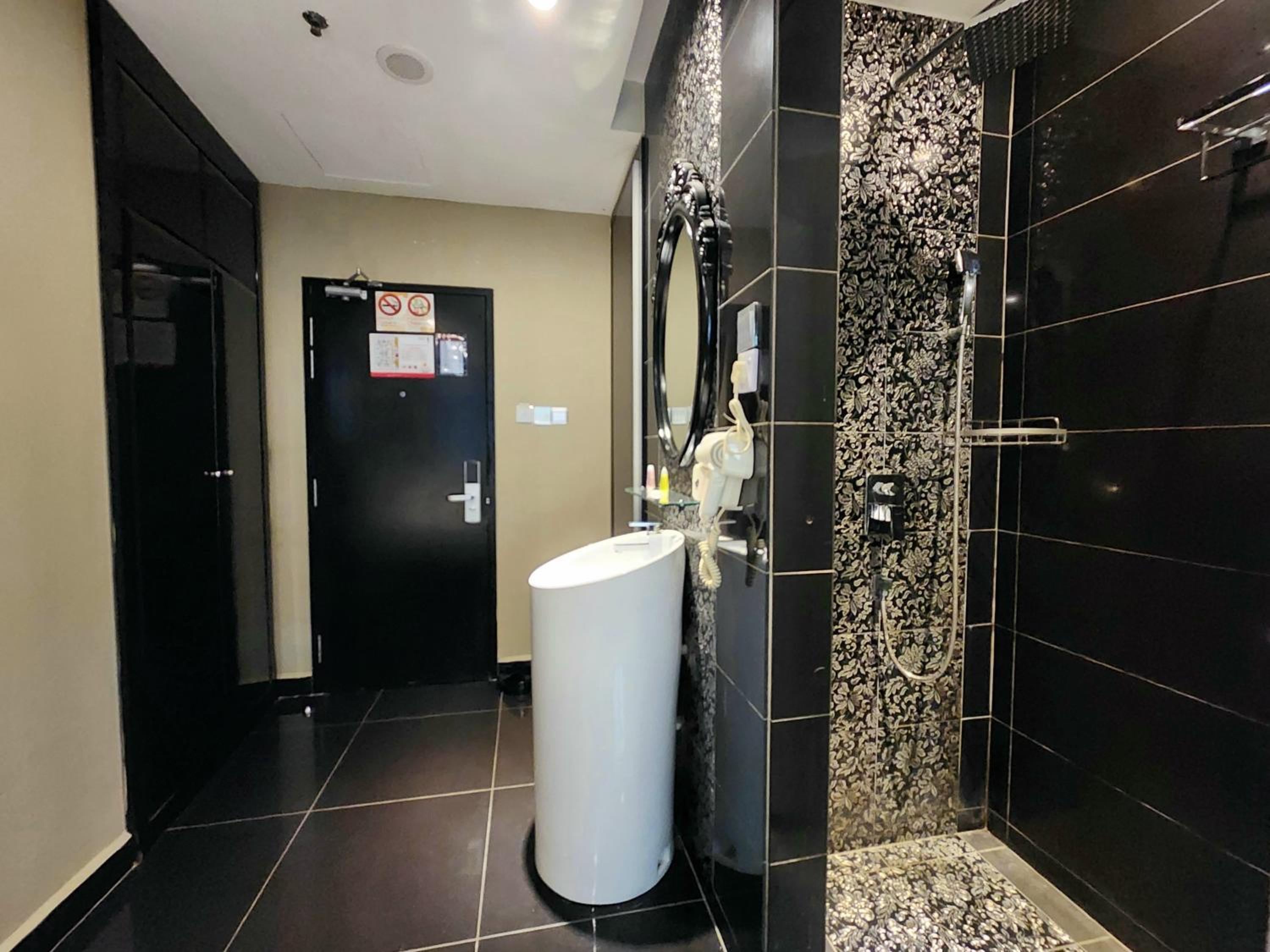 Deluxe Twin (nonsmoking) - Main Wing