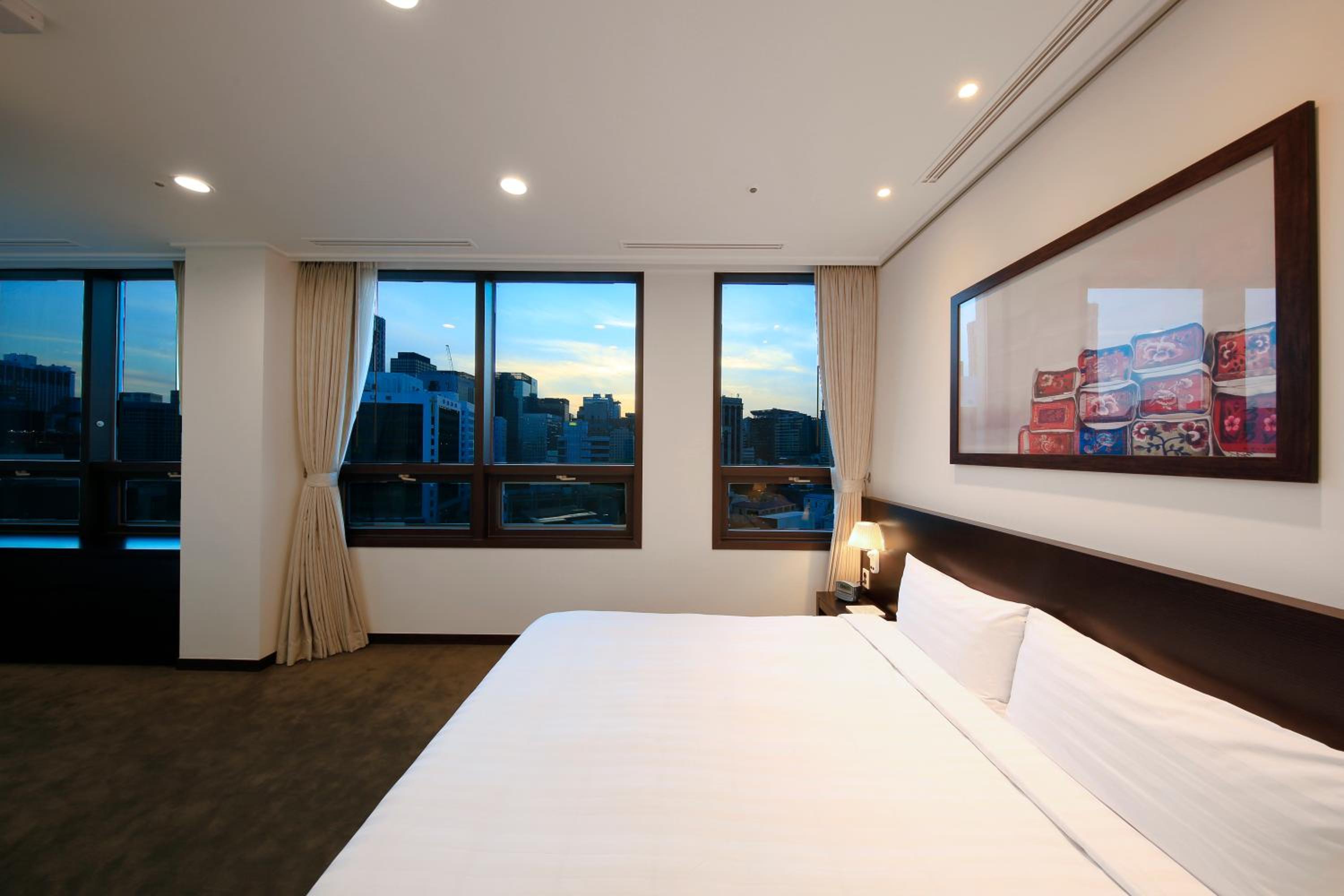 Four-Bedroom Apartment (6 Adults)