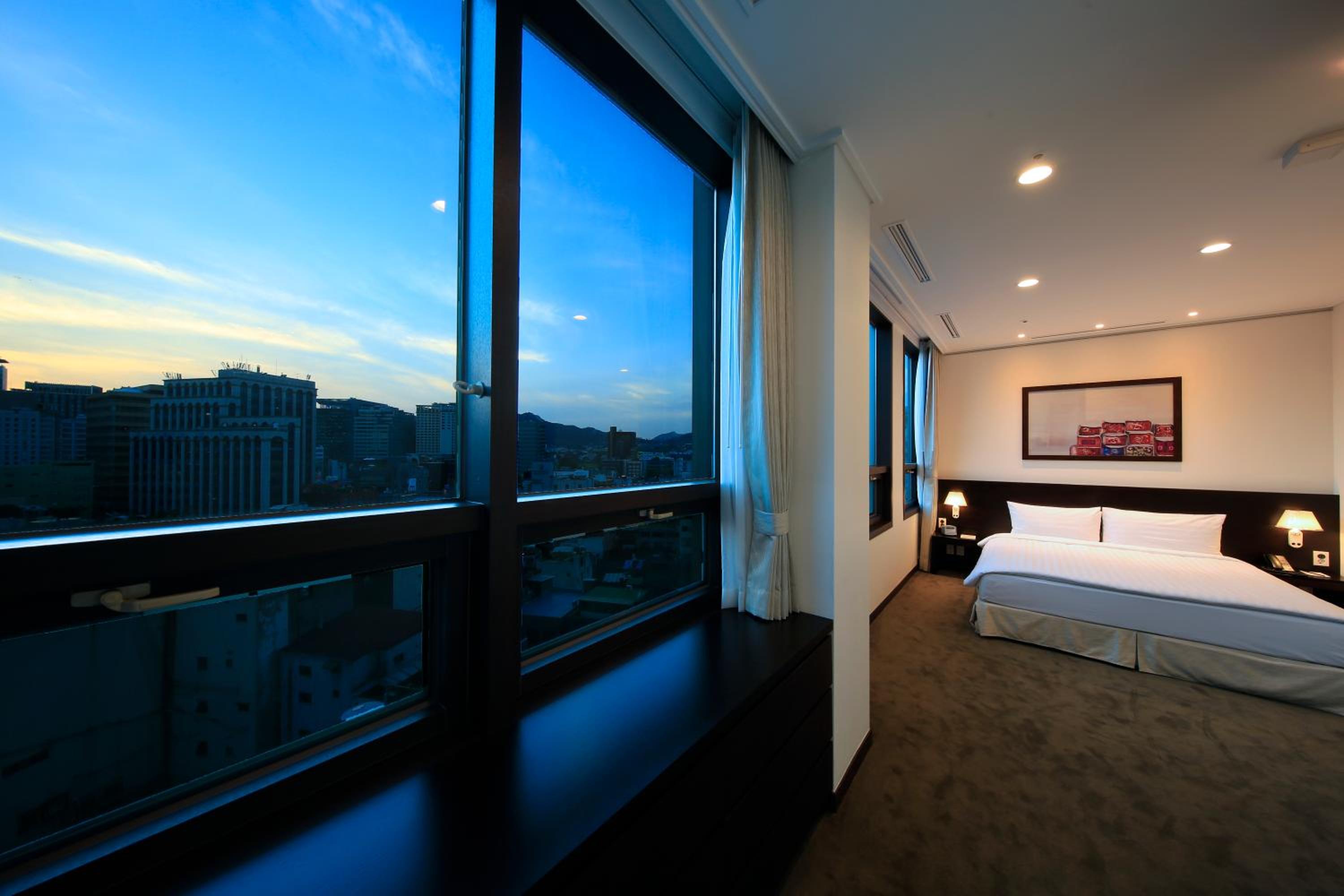 Four-Bedroom Apartment (6 Adults)