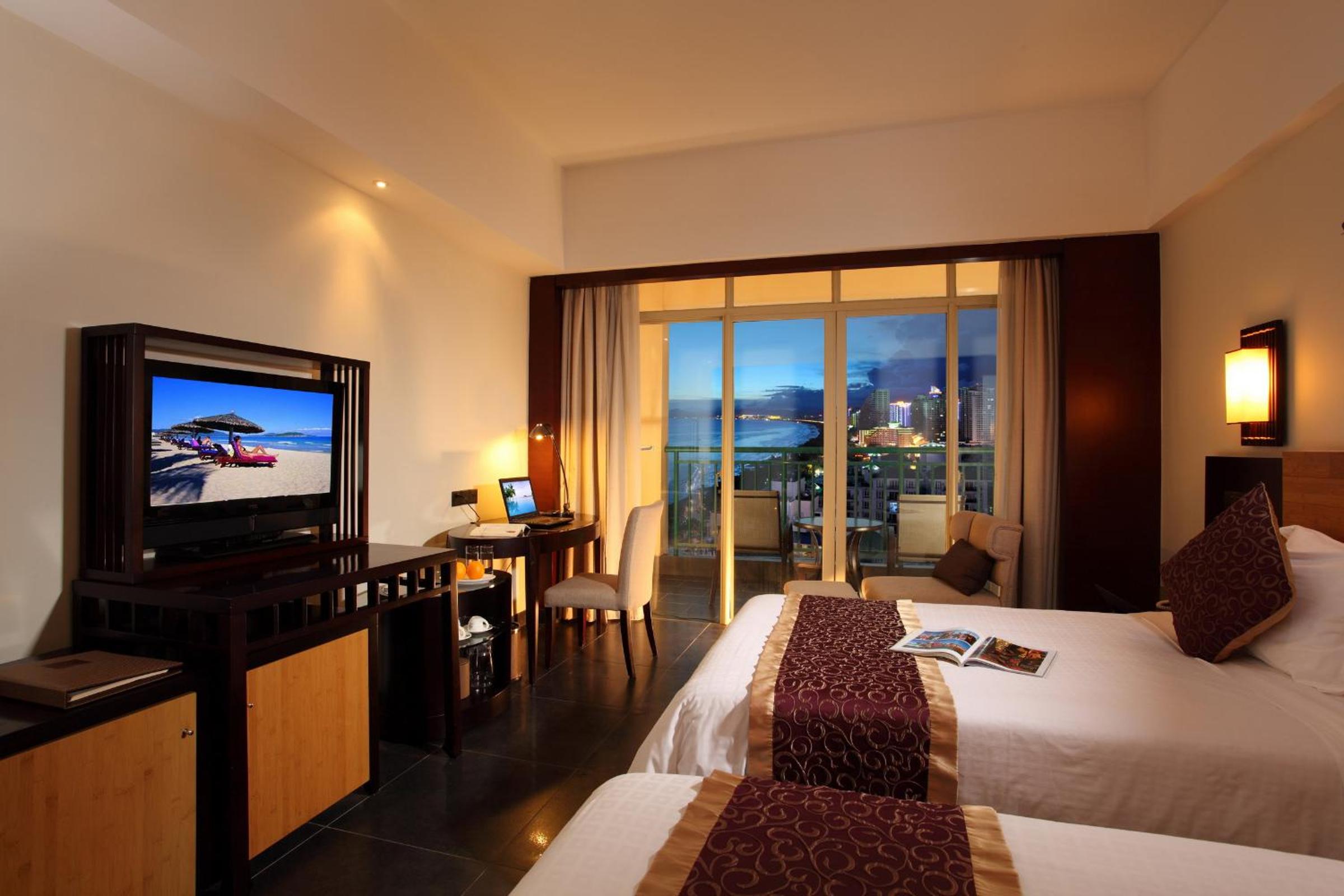 Deluxe Twin Room with Side Sea View