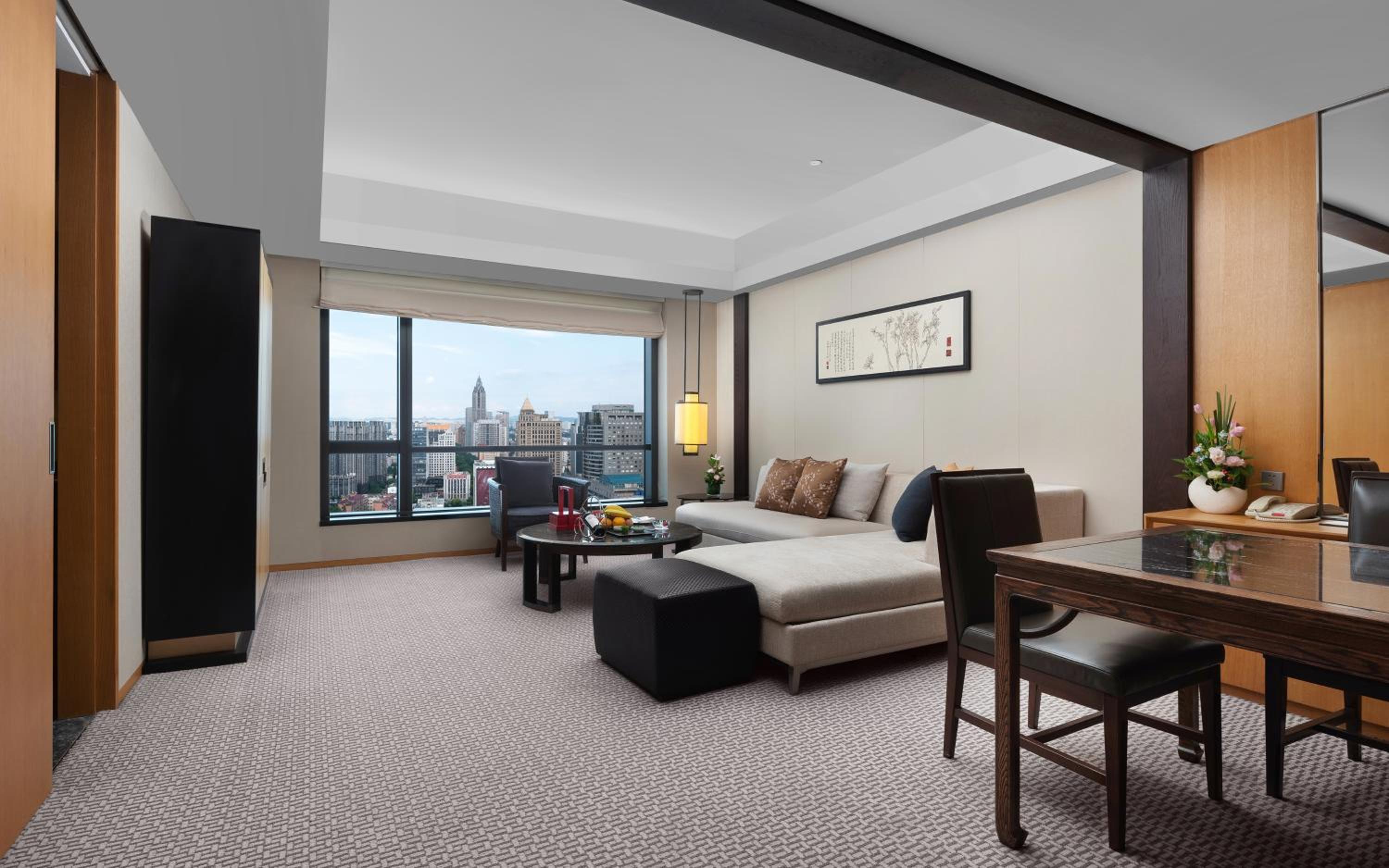 Yatai Tower Deluxe Executive Suite