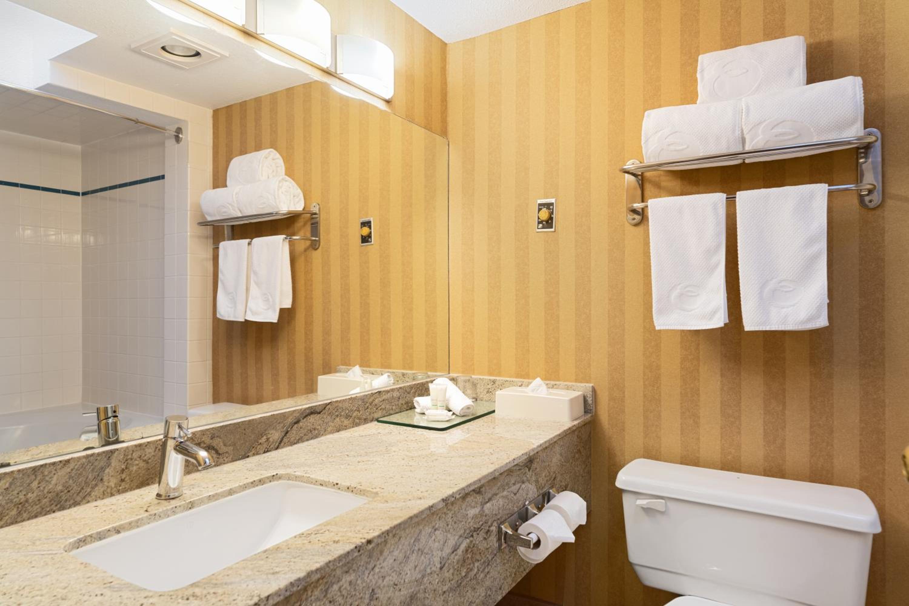 Courtyard Queen Room