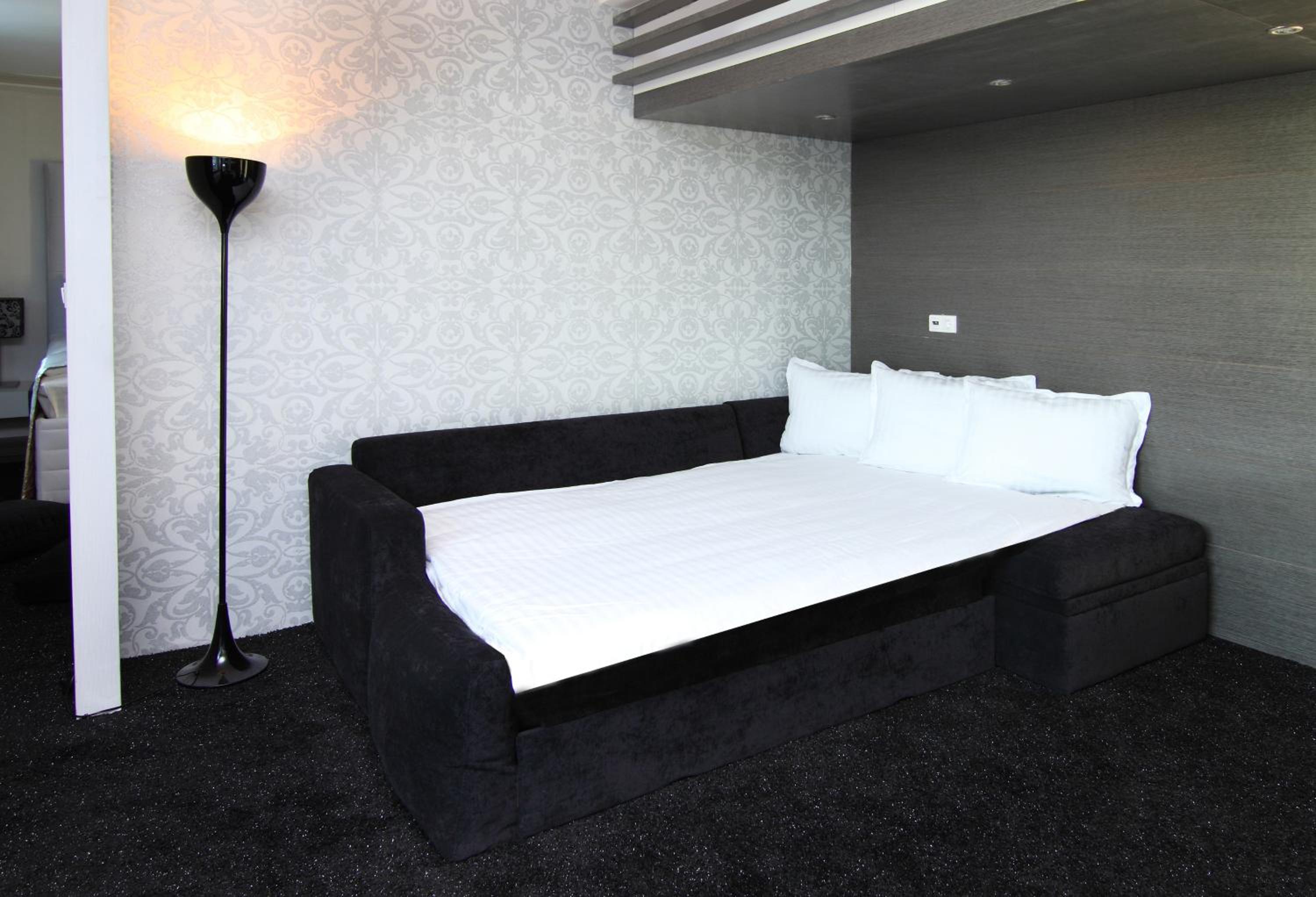 Executive Suite with River View and Free Parking
