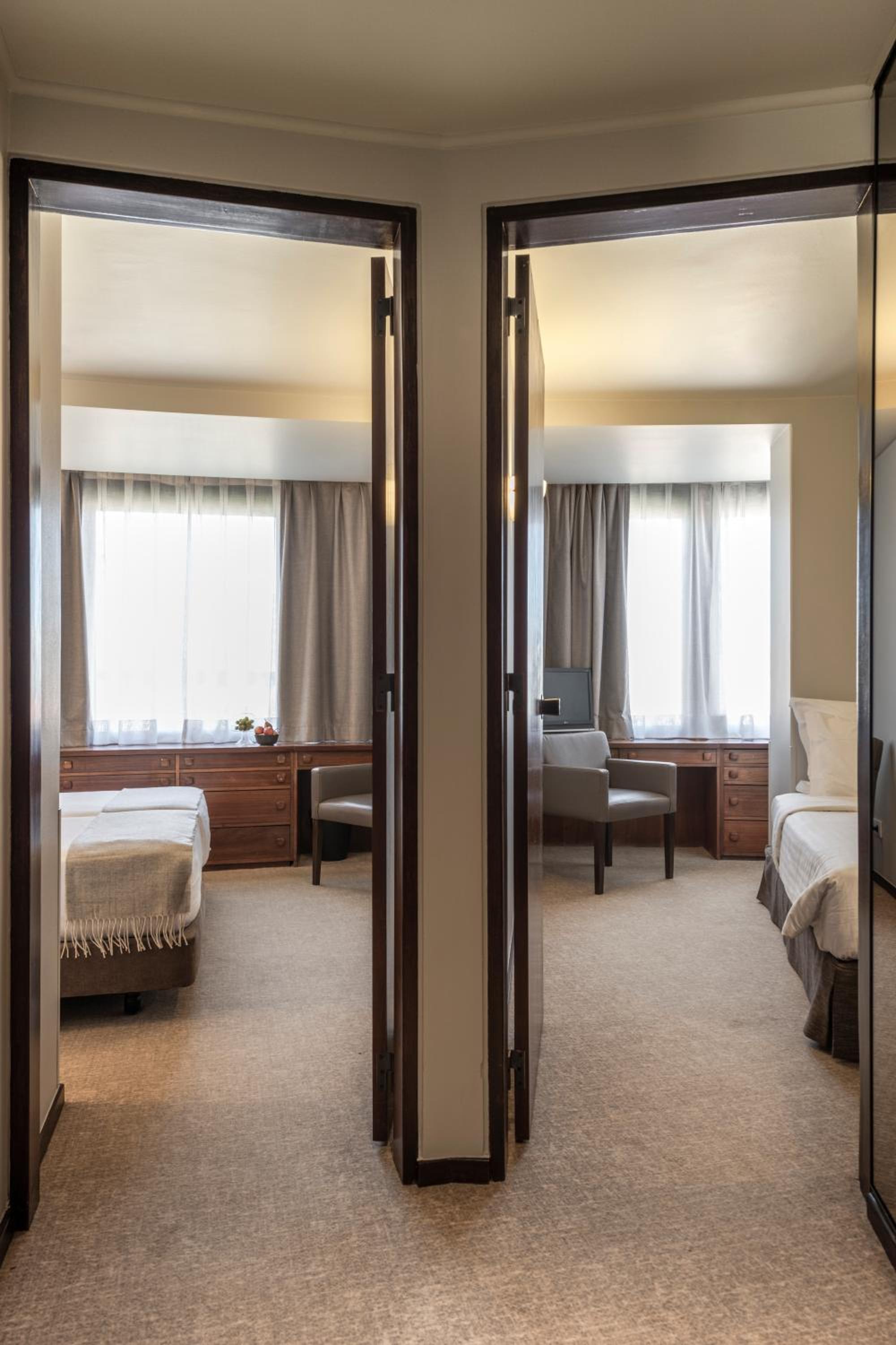 Family Room (2 Adults + 2 Children up to 12 years old)