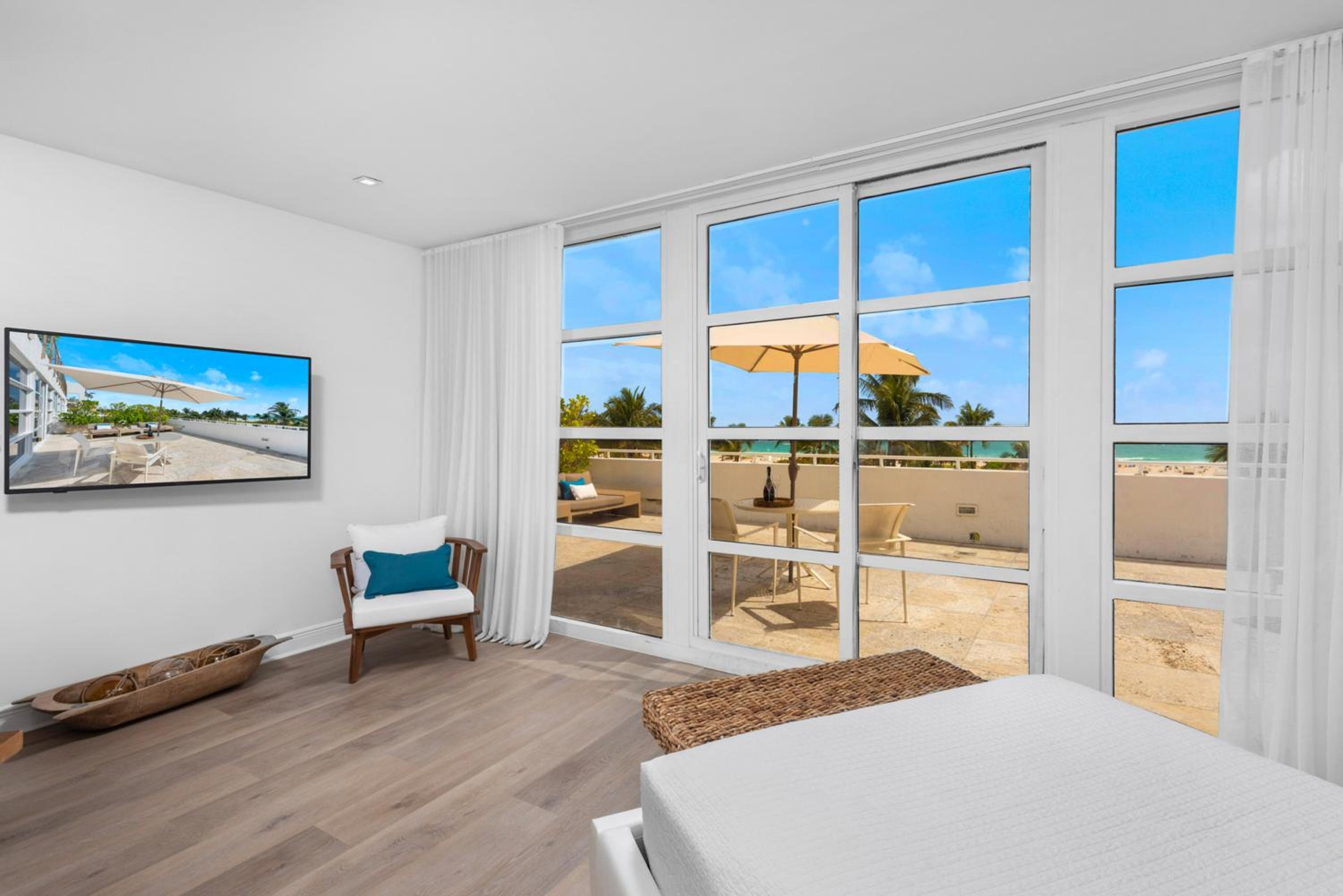 BENTLEY PENTHOUSE OCEAN VIEW