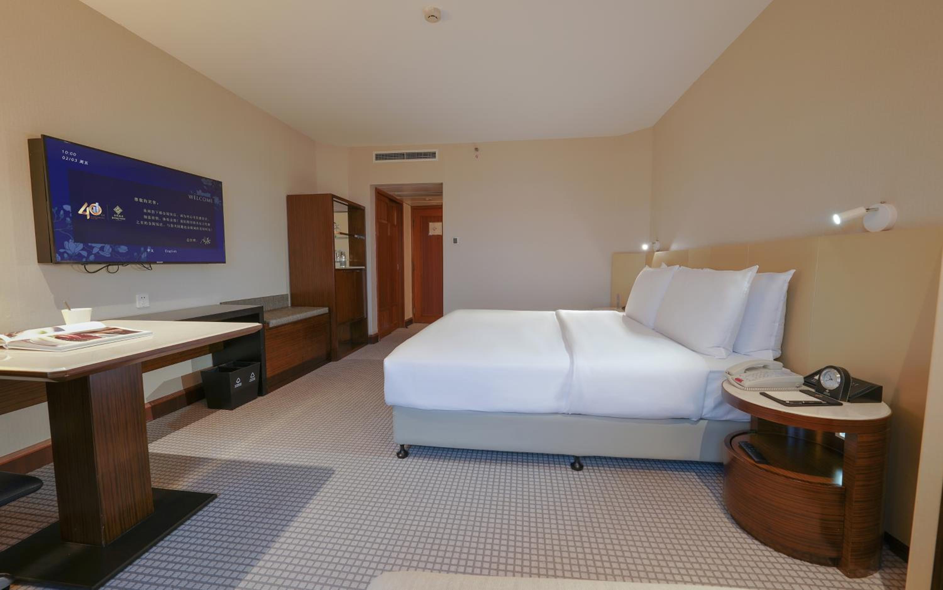 Jinling Tower City View Deluxe Room