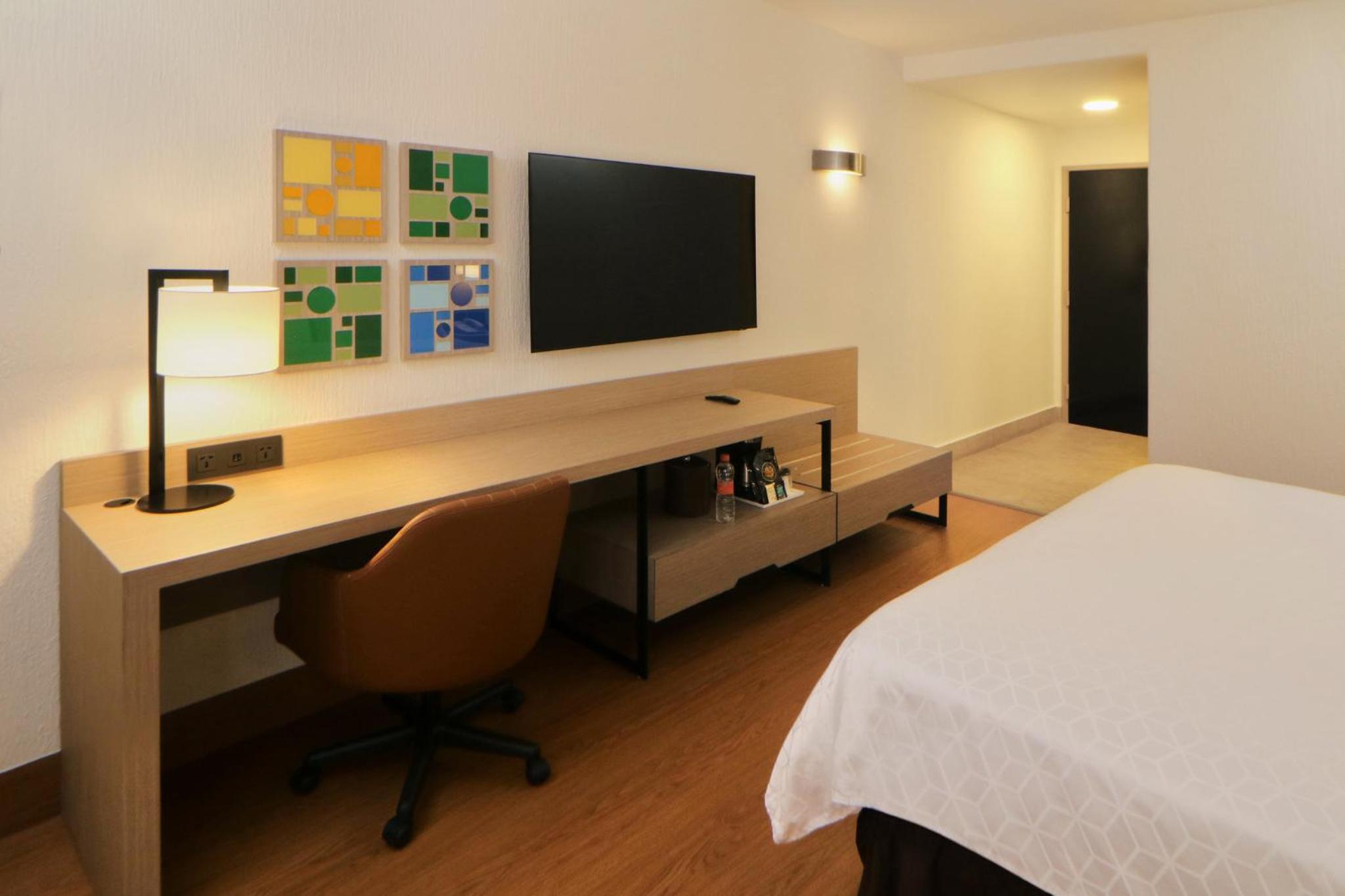 Standard King Room with Shower Bath