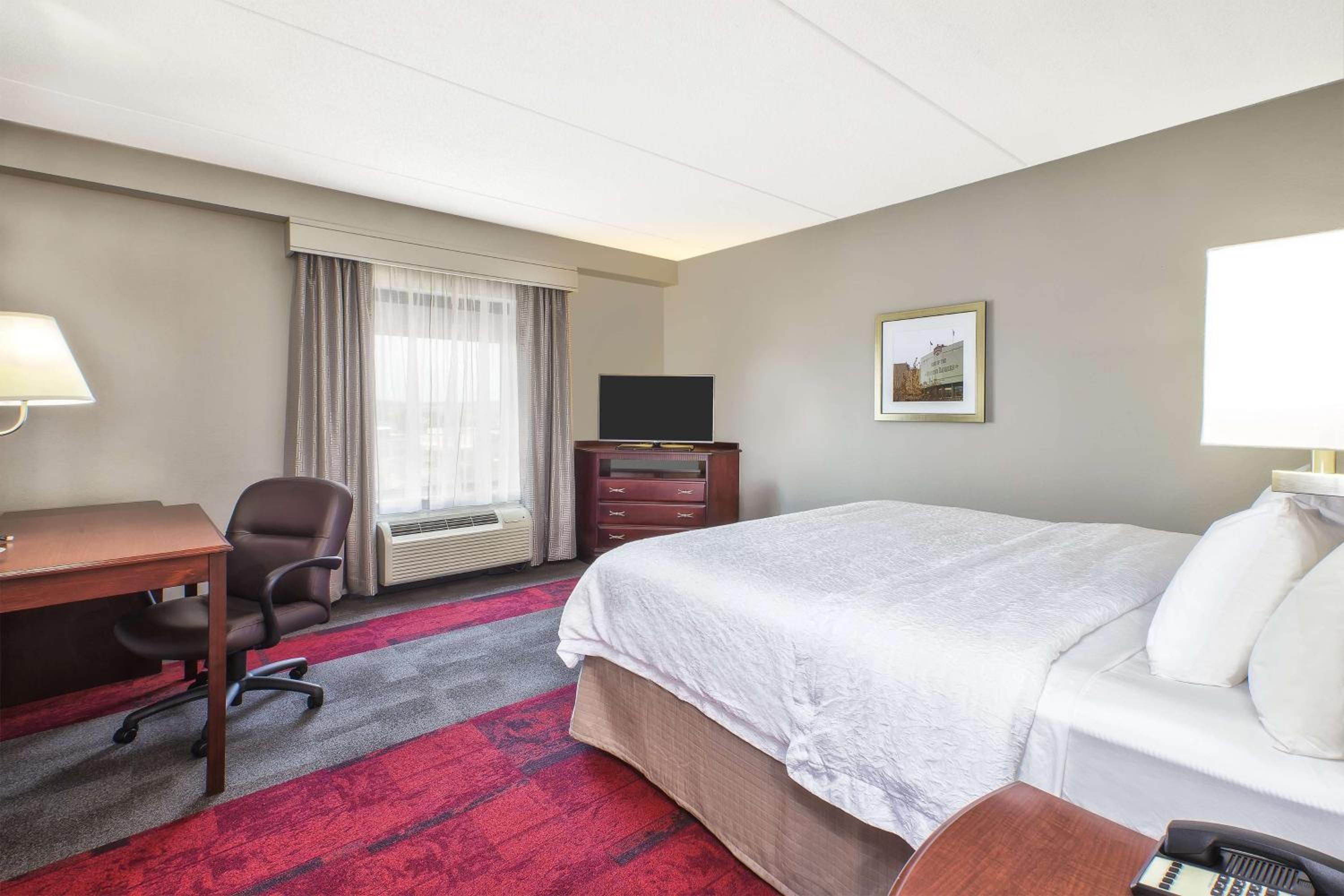 King Room with King Bed - Non-Smoking