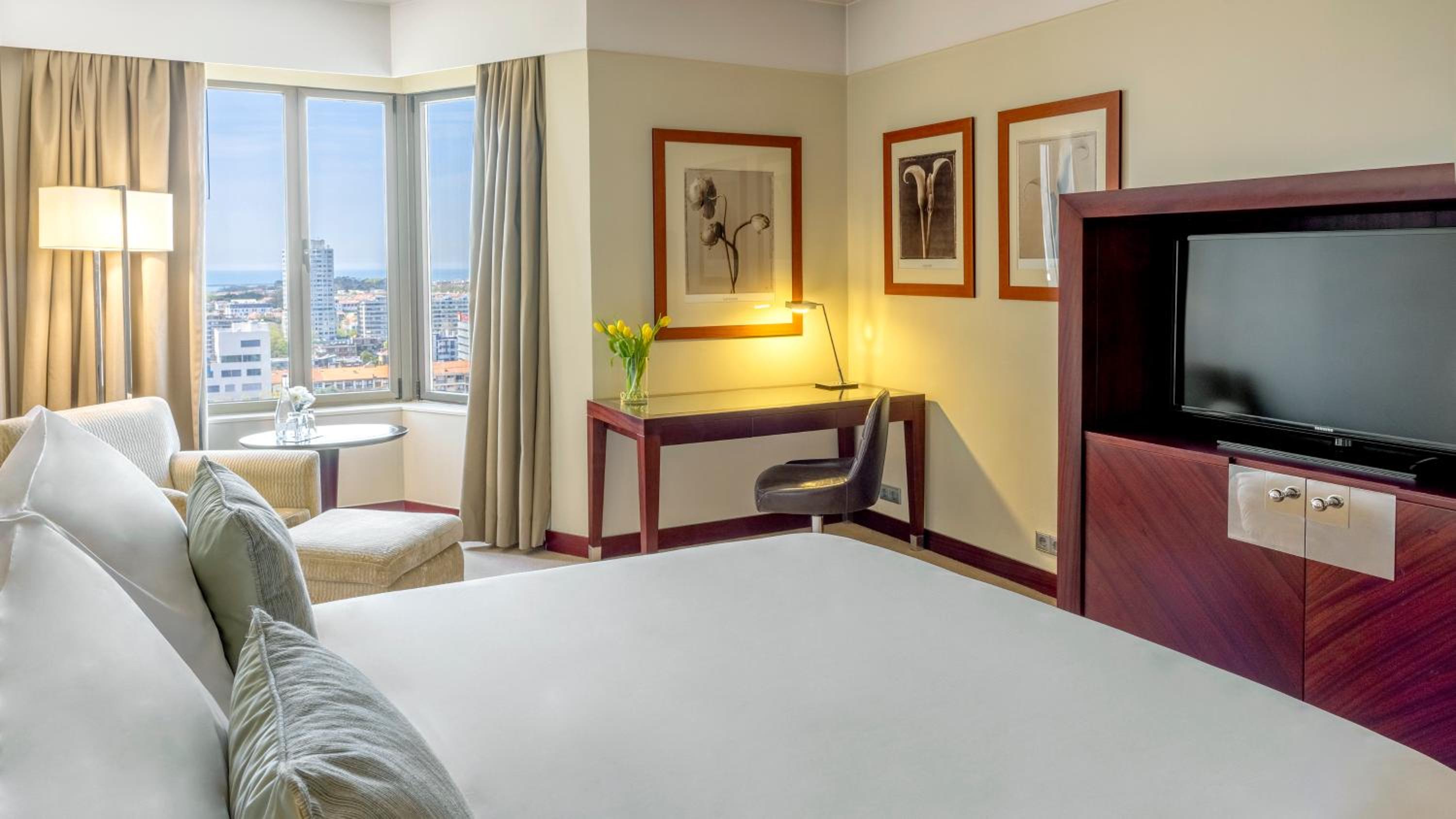 Premium Queen Room with Lounge Access