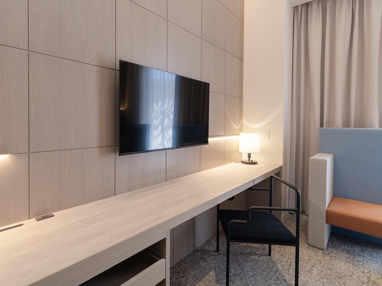 Superior Queen Room with Balcony and Lounge Access