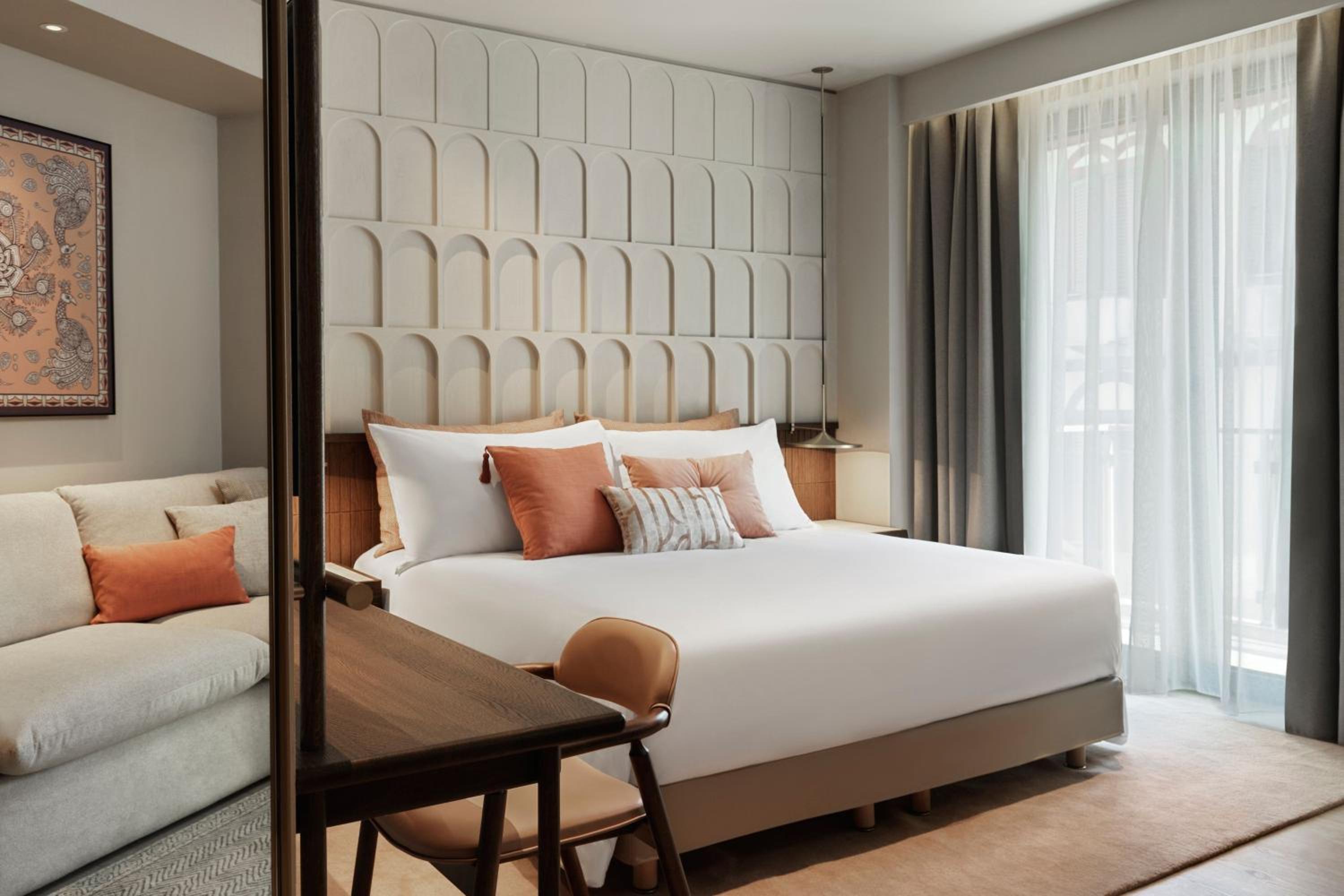 Deluxe King Room with Sofa Bed and City or Urban View