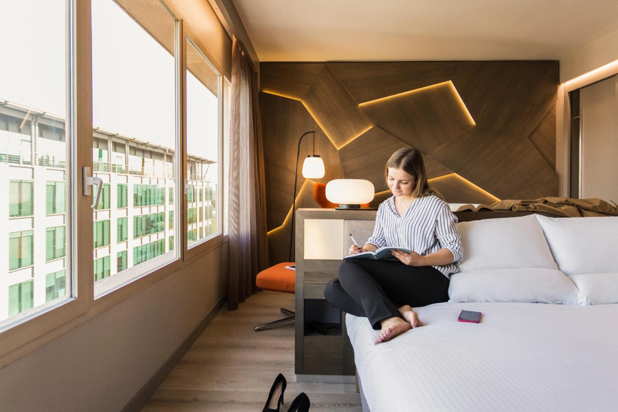 Junior Queen Suite - Plaza Building