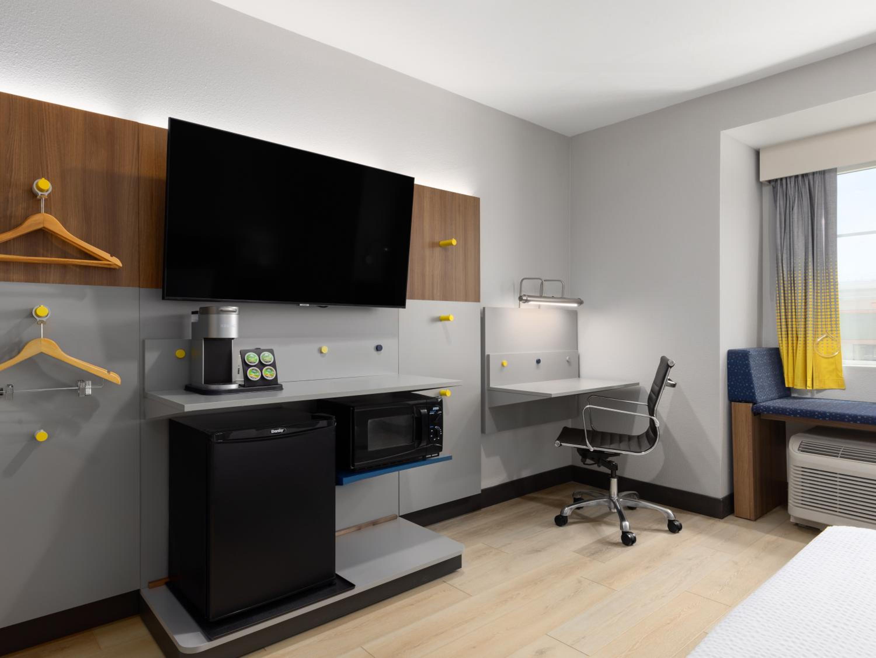 Queen Room - Disability Access - Non-Smoking