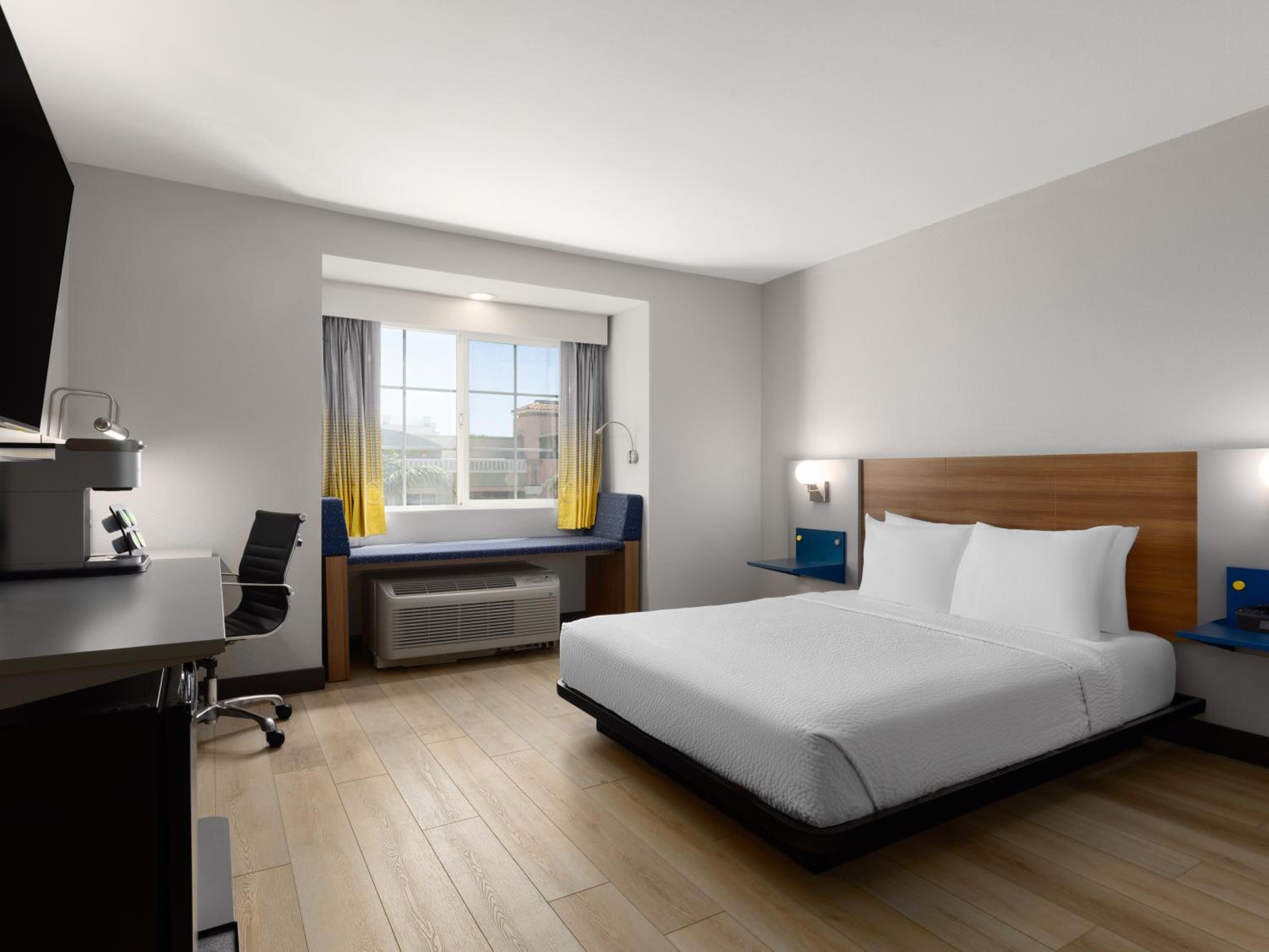 Queen Room - Disability Access - Non-Smoking