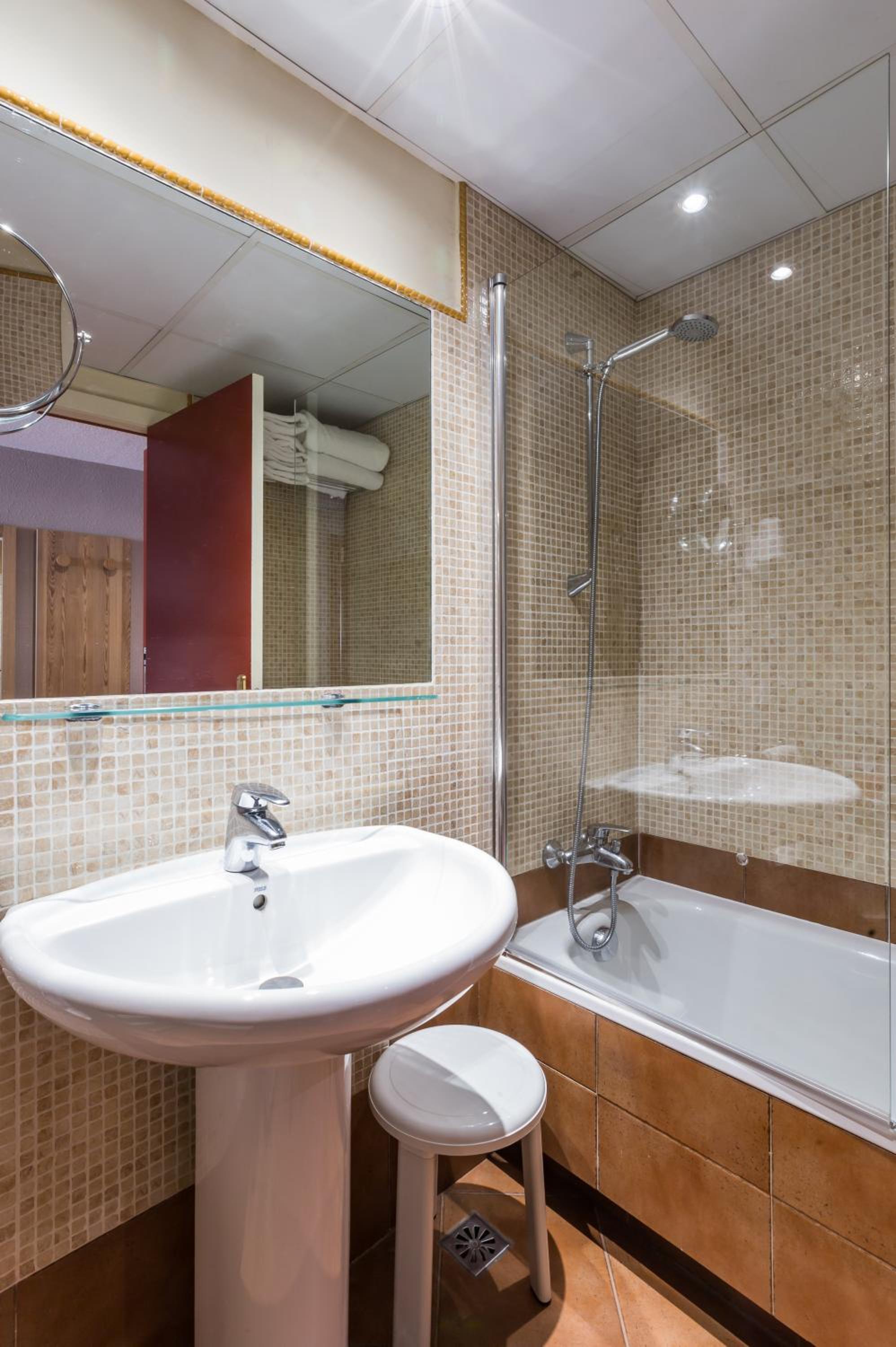 Interior Quadruple Room