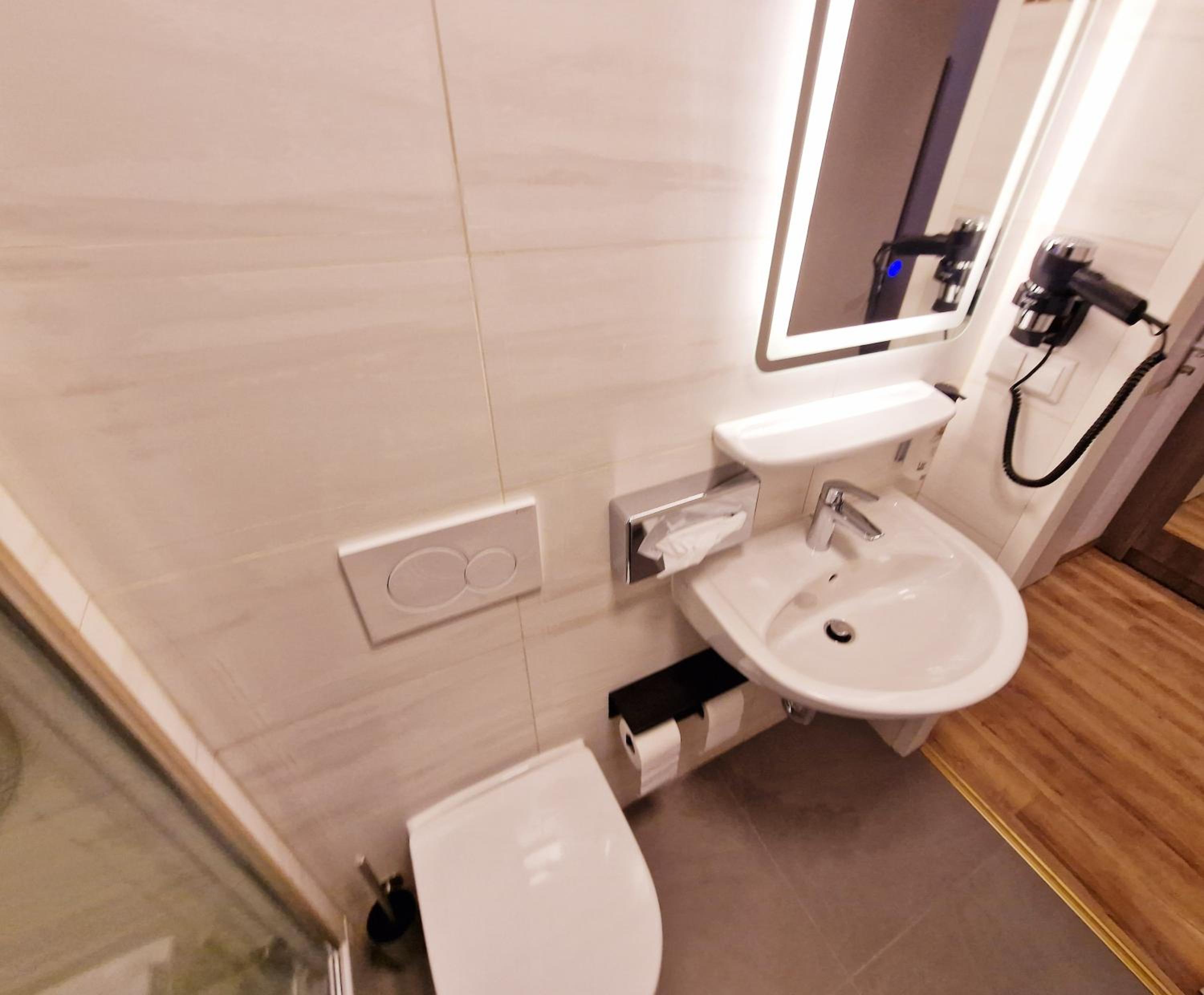 Double or Twin Room with Shower