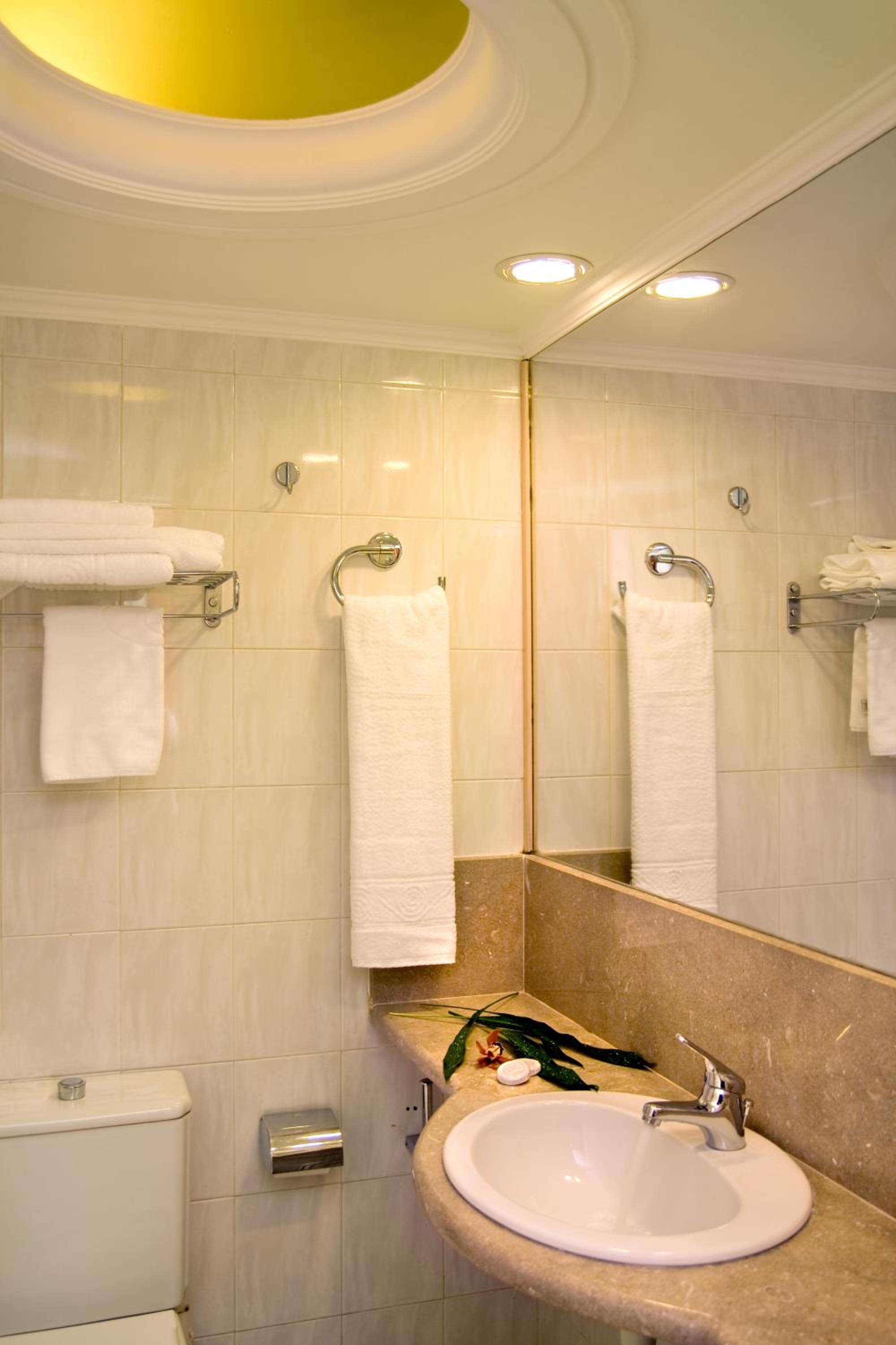 Economy Twin Room with Sofa Bed