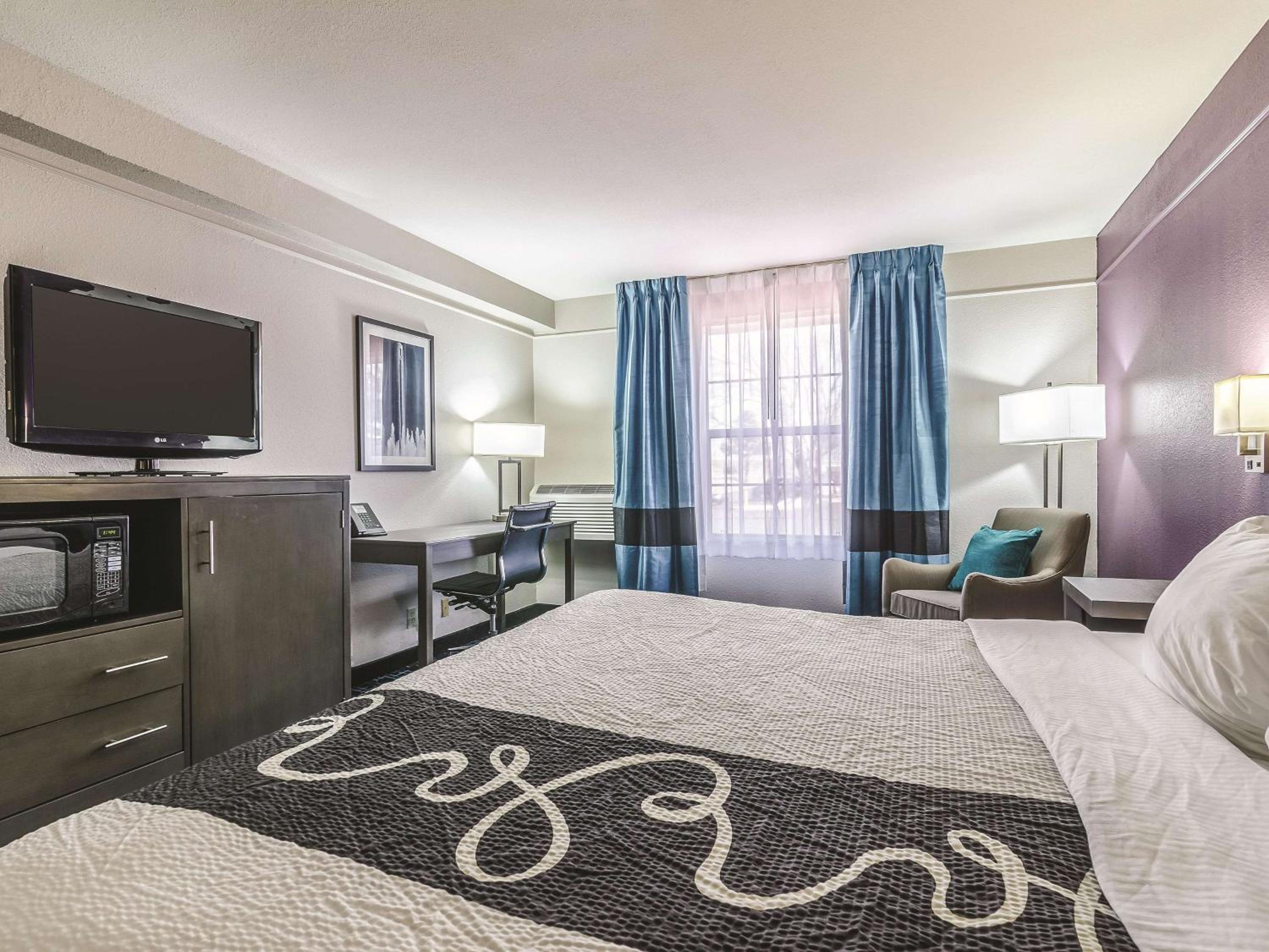 3 Queen Beds, Executive Room, Non-Smoking