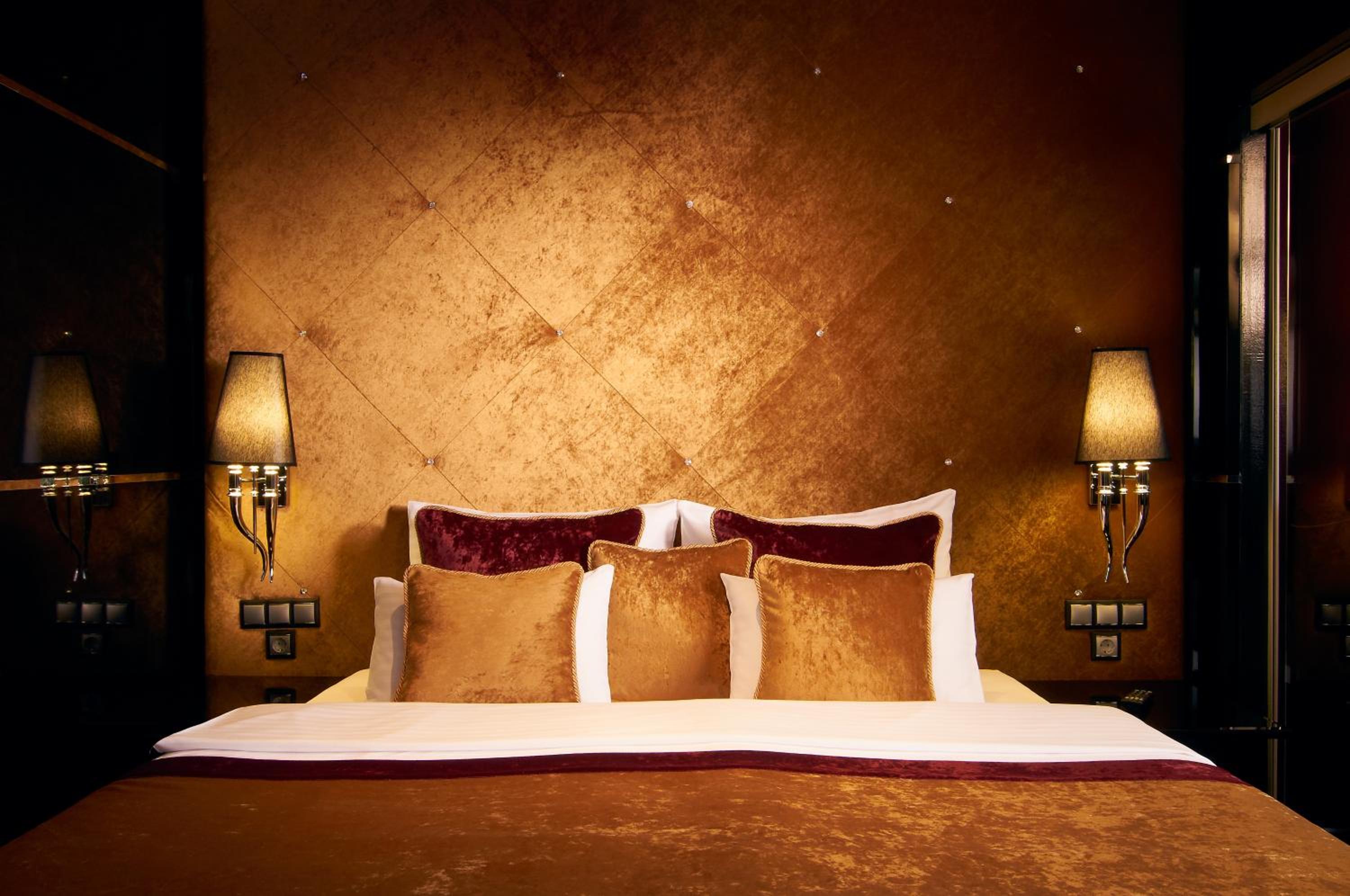 Luxury Suite with Hot Tub and View