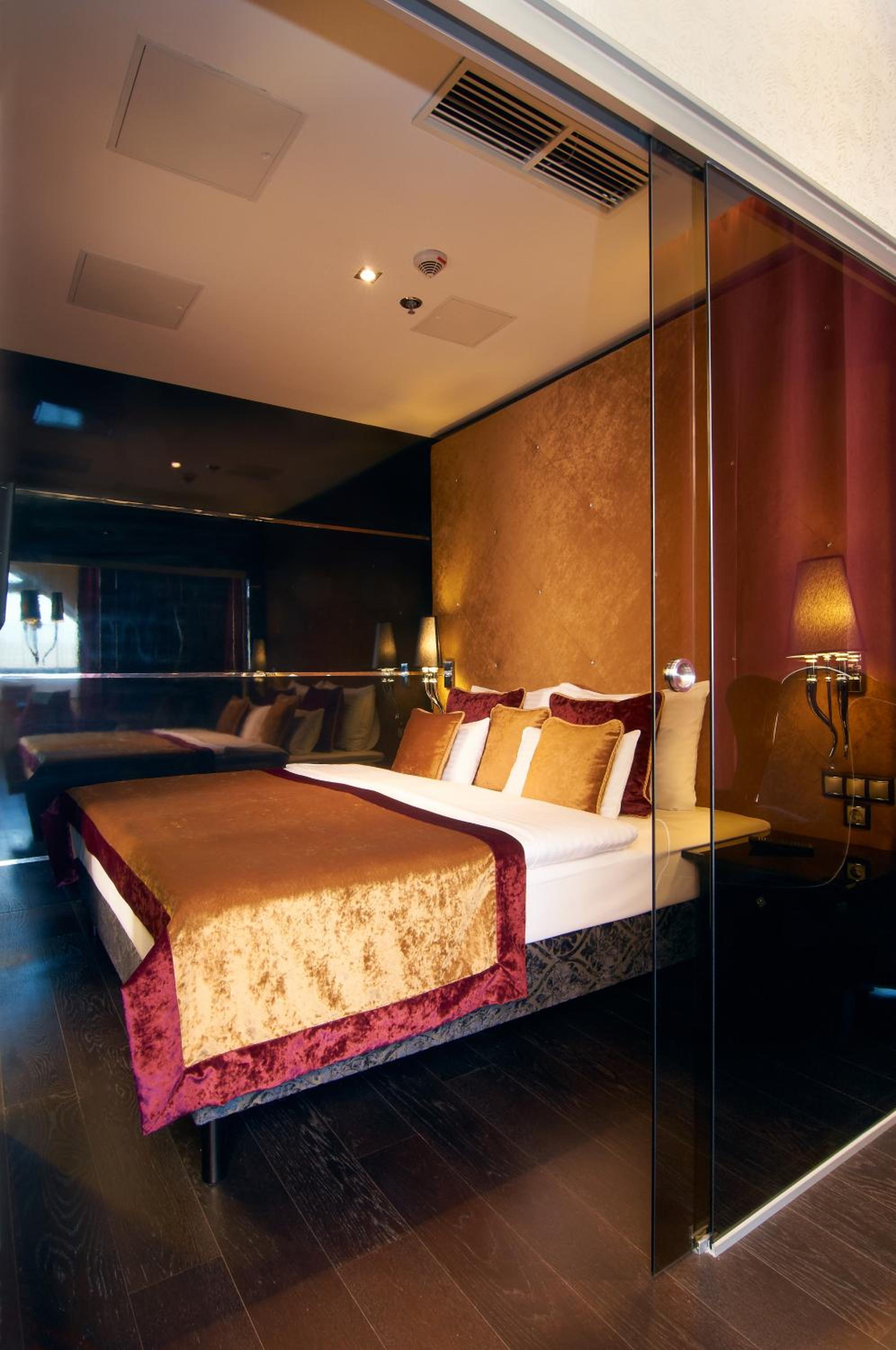 Luxury Suite with Hot Tub and View