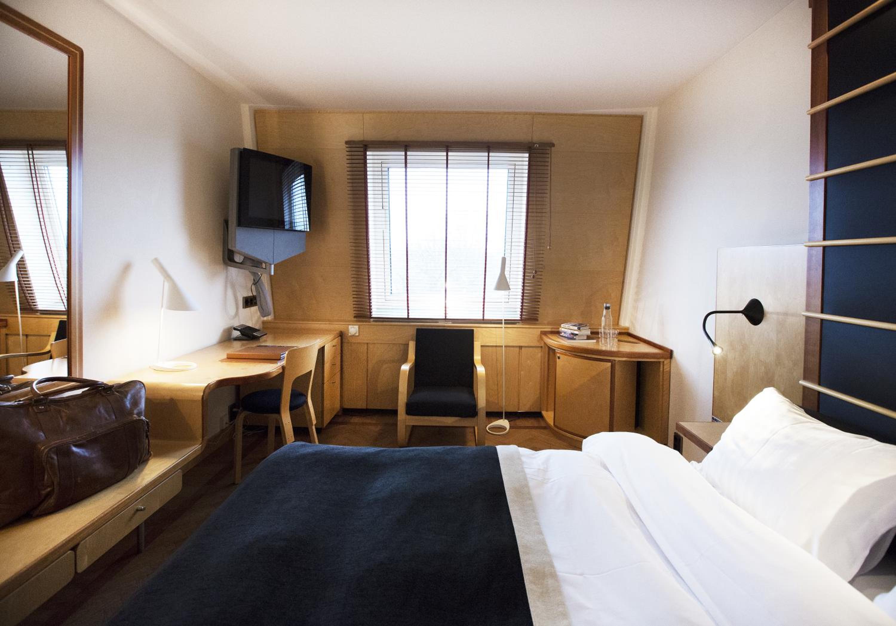 Queen Room (55 in bed)