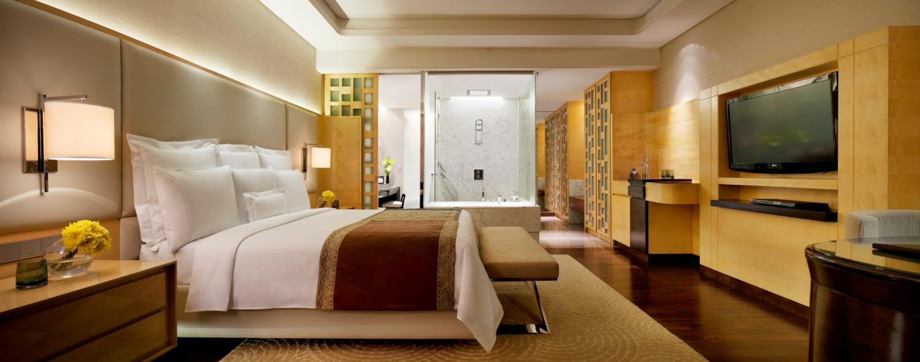 Executive King Room with Lounge Access, Cocktail Hours 5PM to 7PM, 20% Spa Discount, and Guaranteed Early Check-in/Late Check-out
