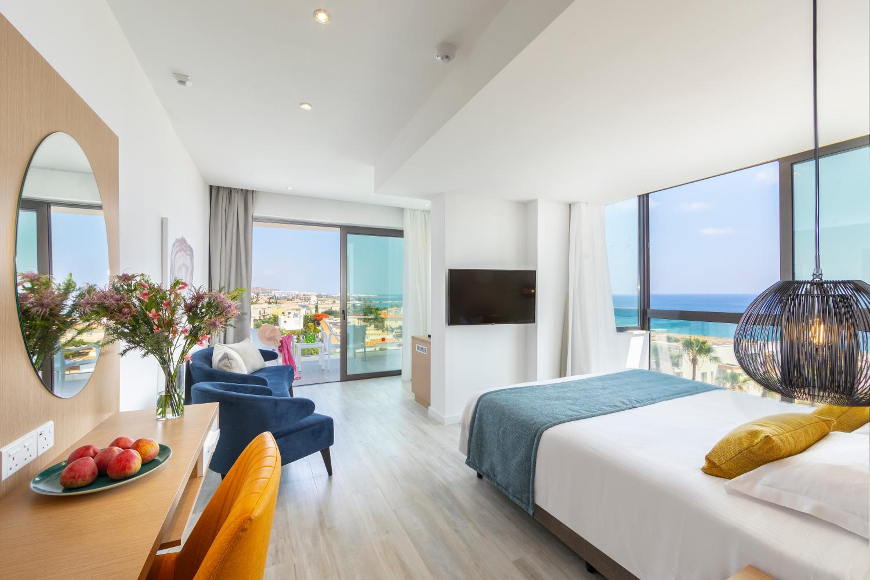 Junior Suite with Sea View & Spa Bath