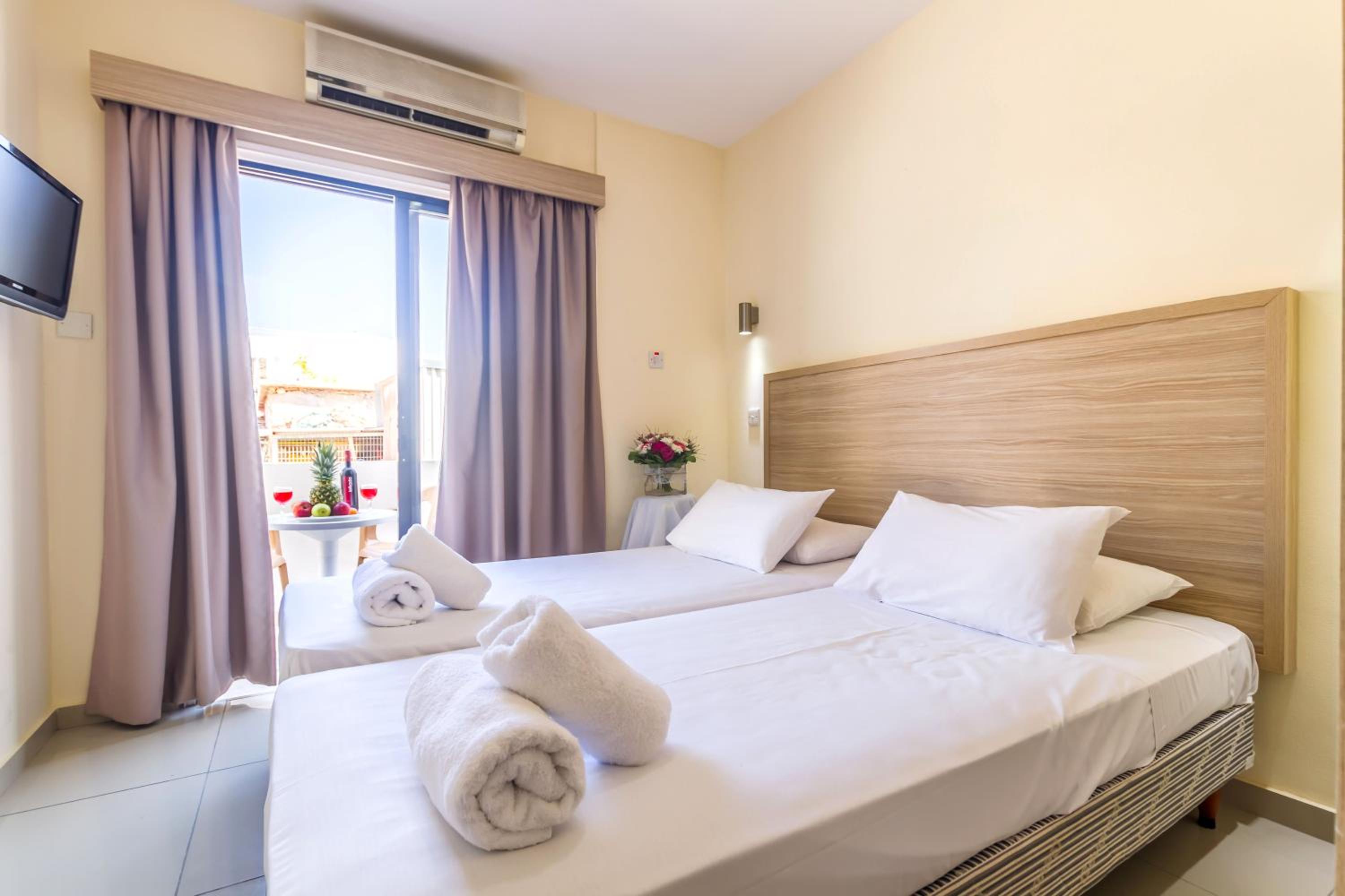 Two-Bedroom Apartment with Terrace - Annex