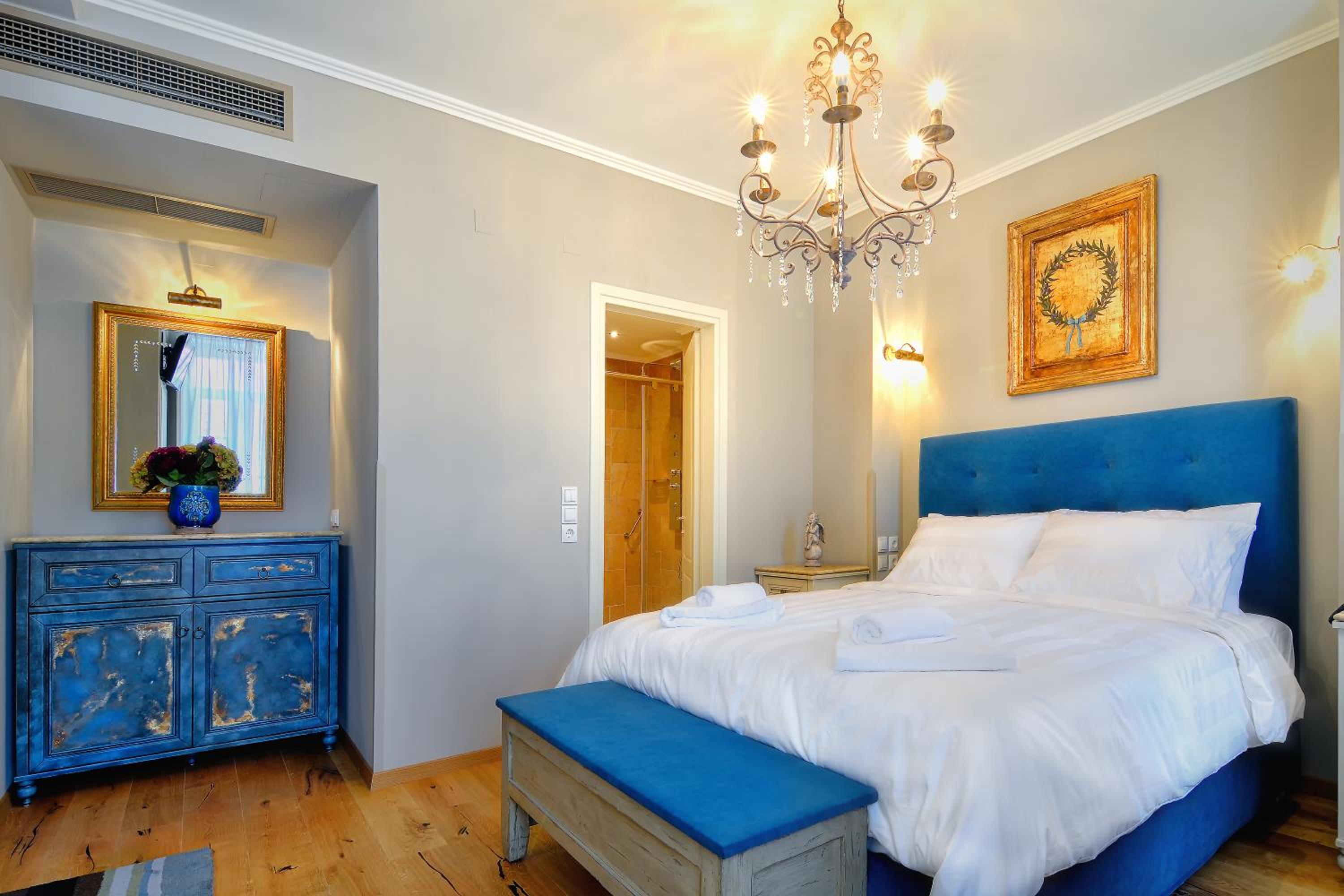 One-Bedroom Suite with Sofa Bed