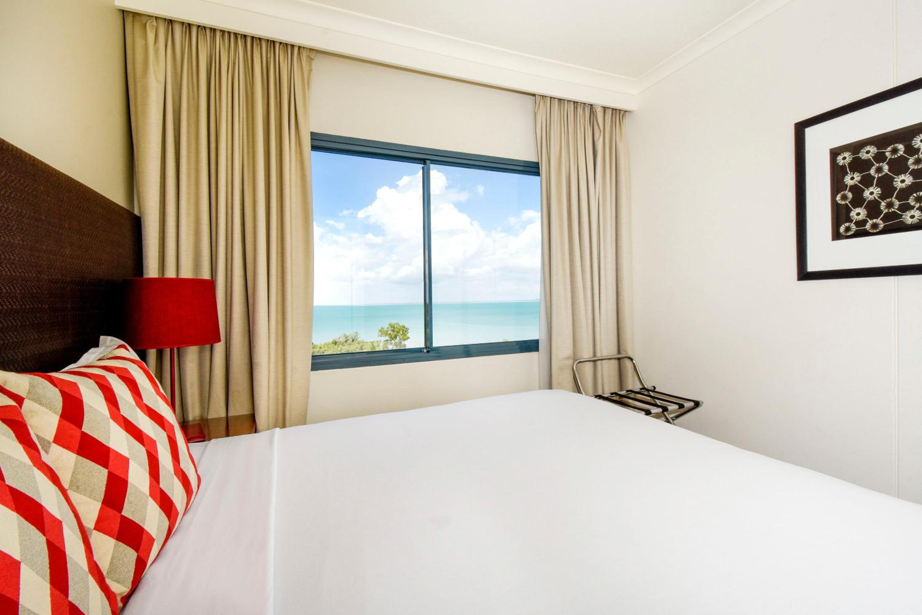 2 Bedroom Dual Key Apartment Harbour View – Weekly Housekeeping