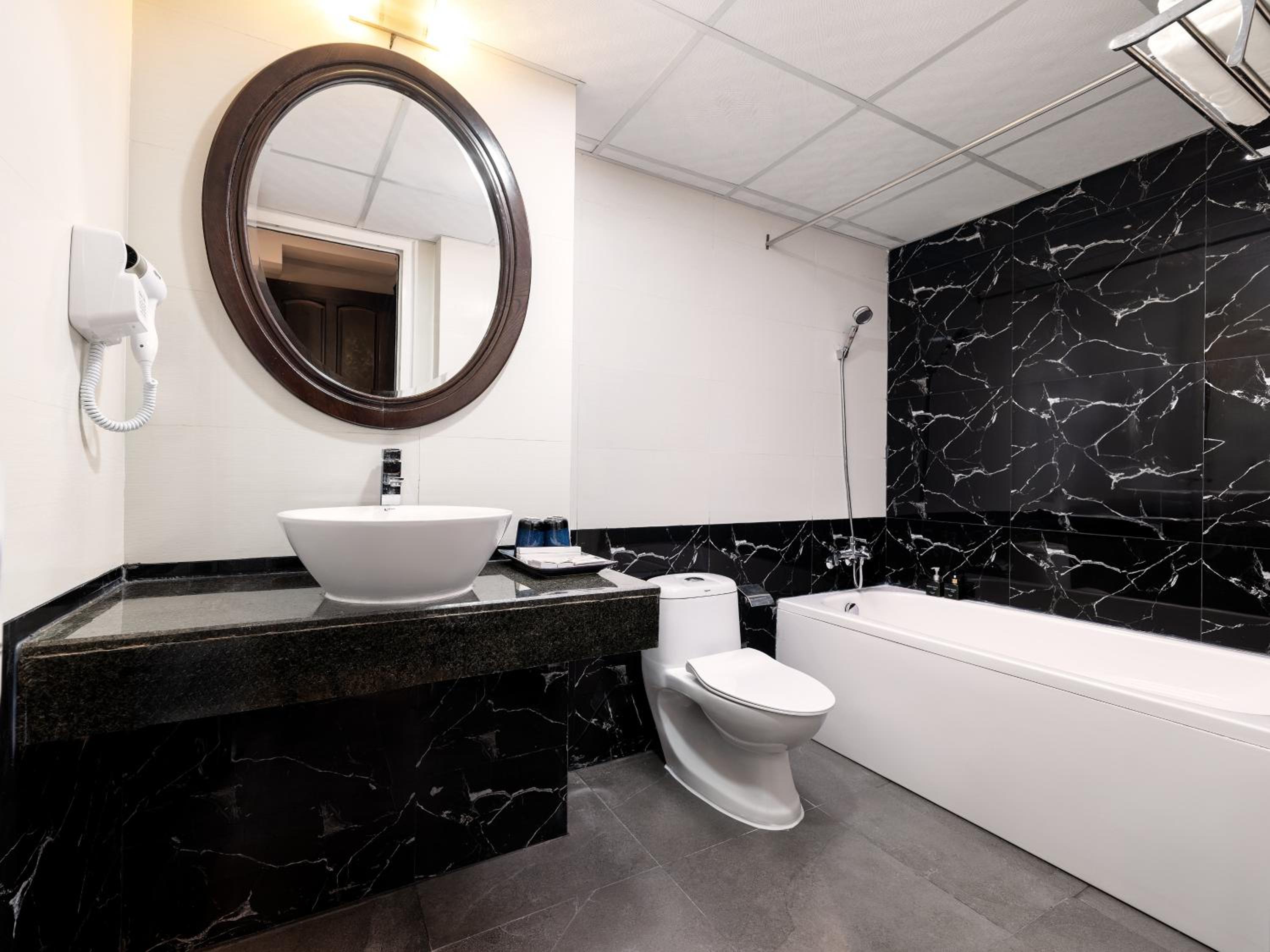 Family Room (3 Adults)