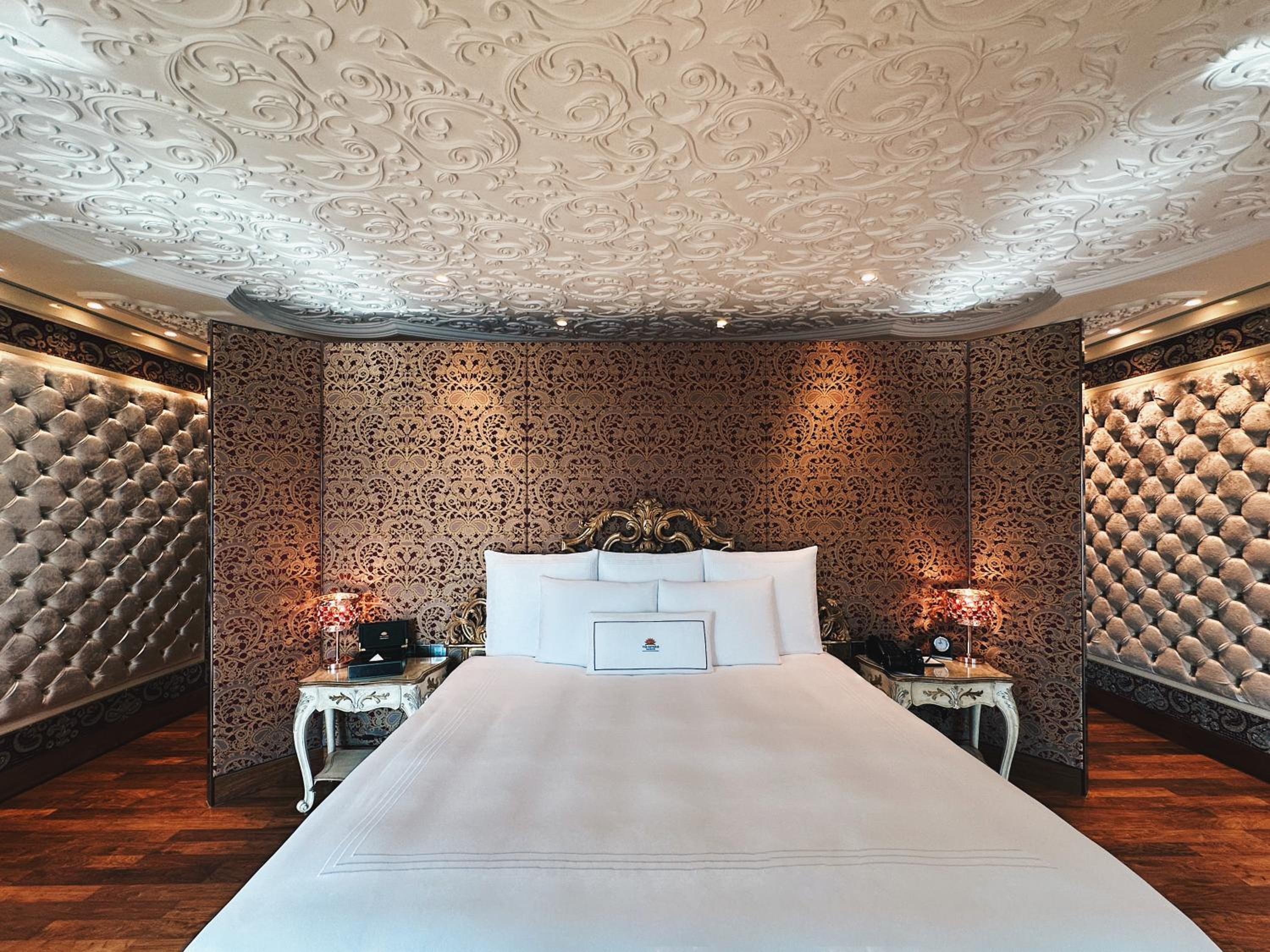 Romance Suite High Floor with Executive Lounge Access 