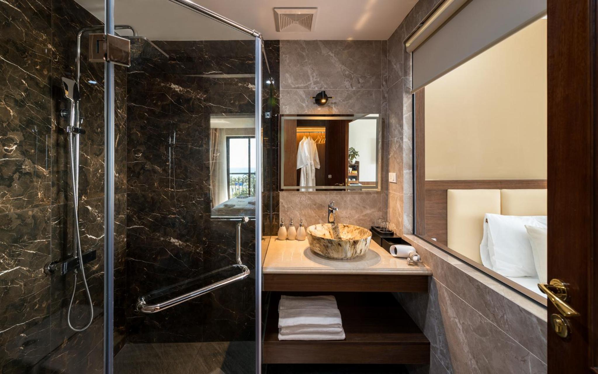 Double or Twin Room with Sea View