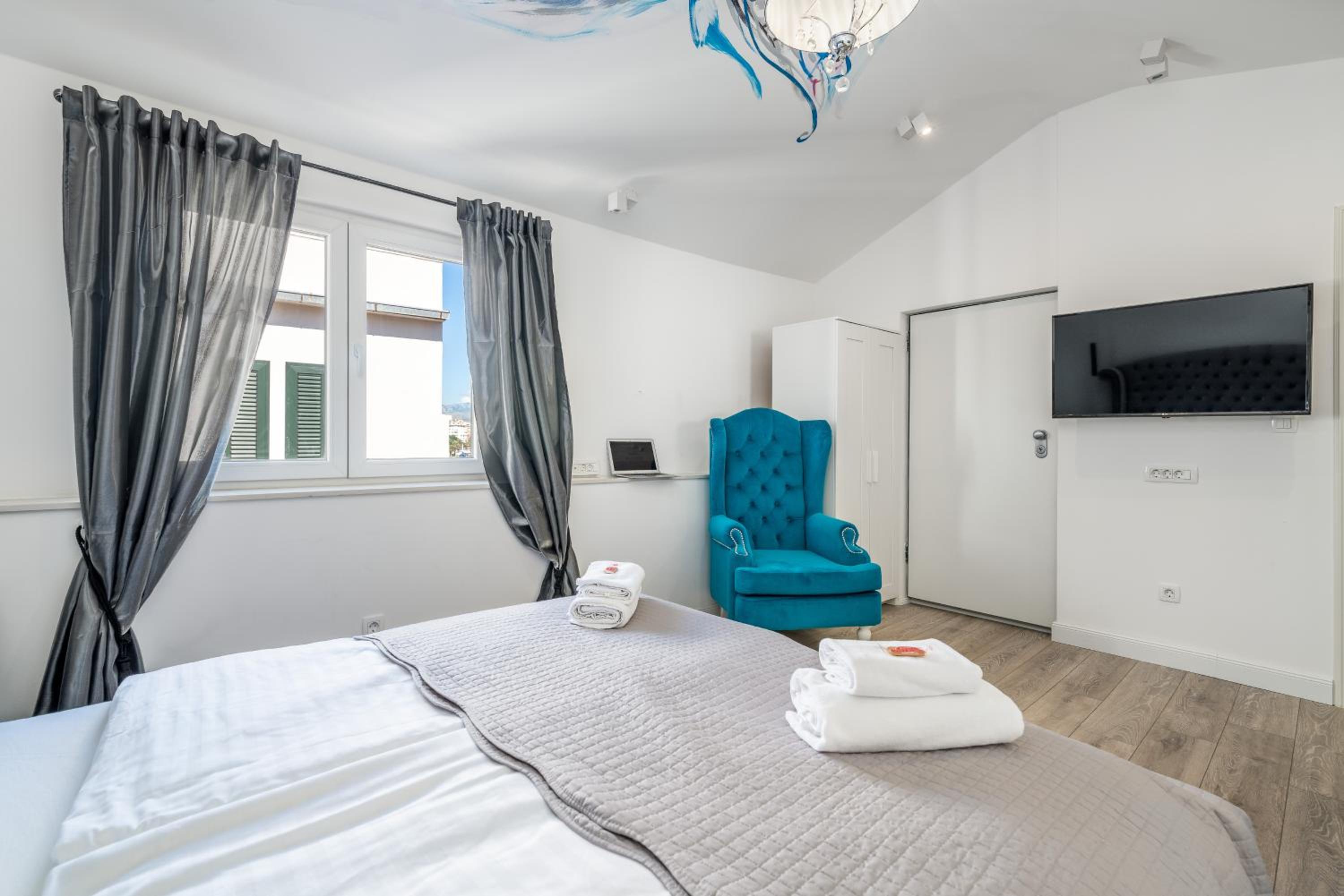 Deluxe Room - Partial Sea and Promenade View