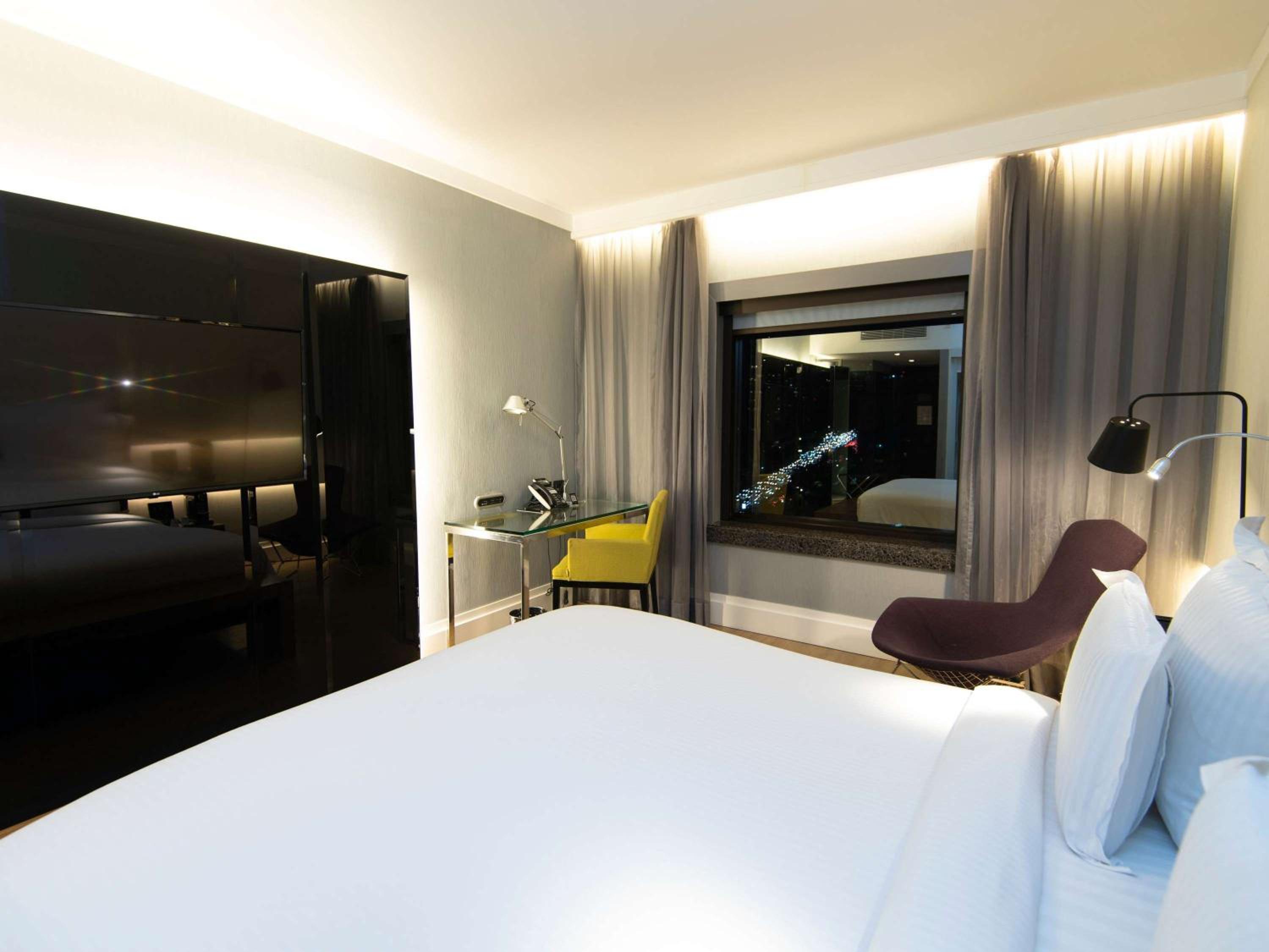 Executive Queen Room with Park View