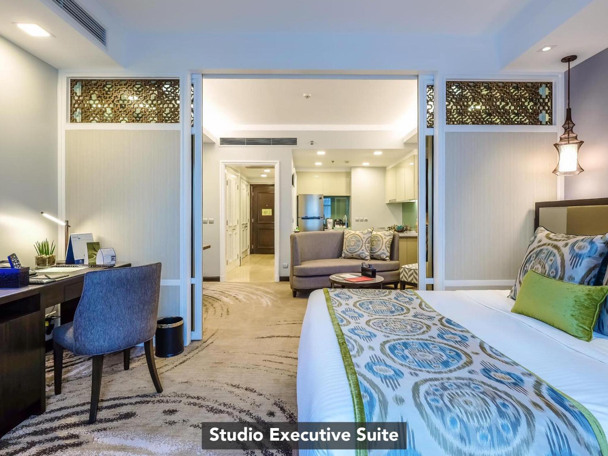 Studio Executive Suite