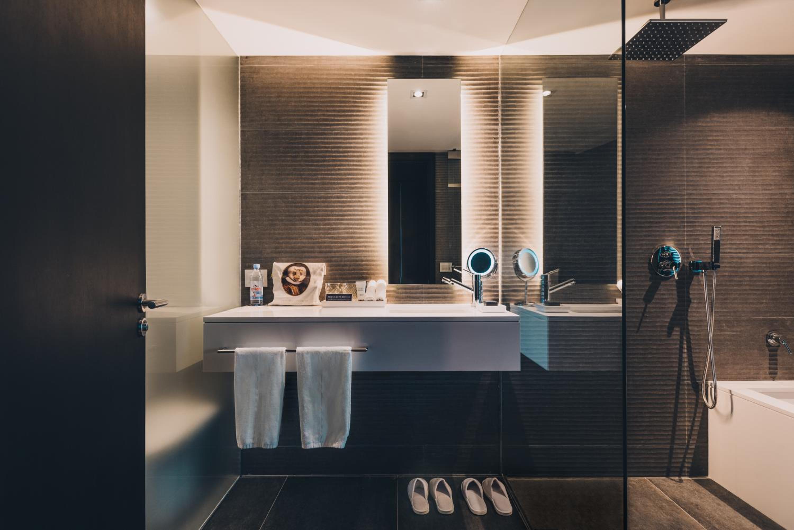 Superior Corner King Room