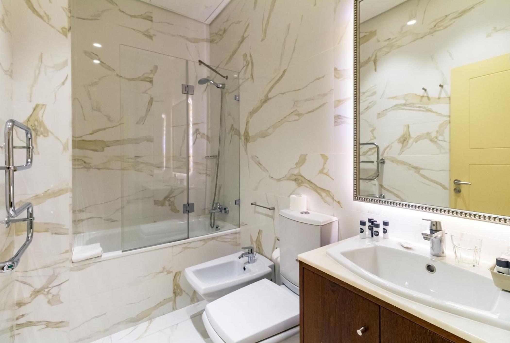 Superior Apartment with City View