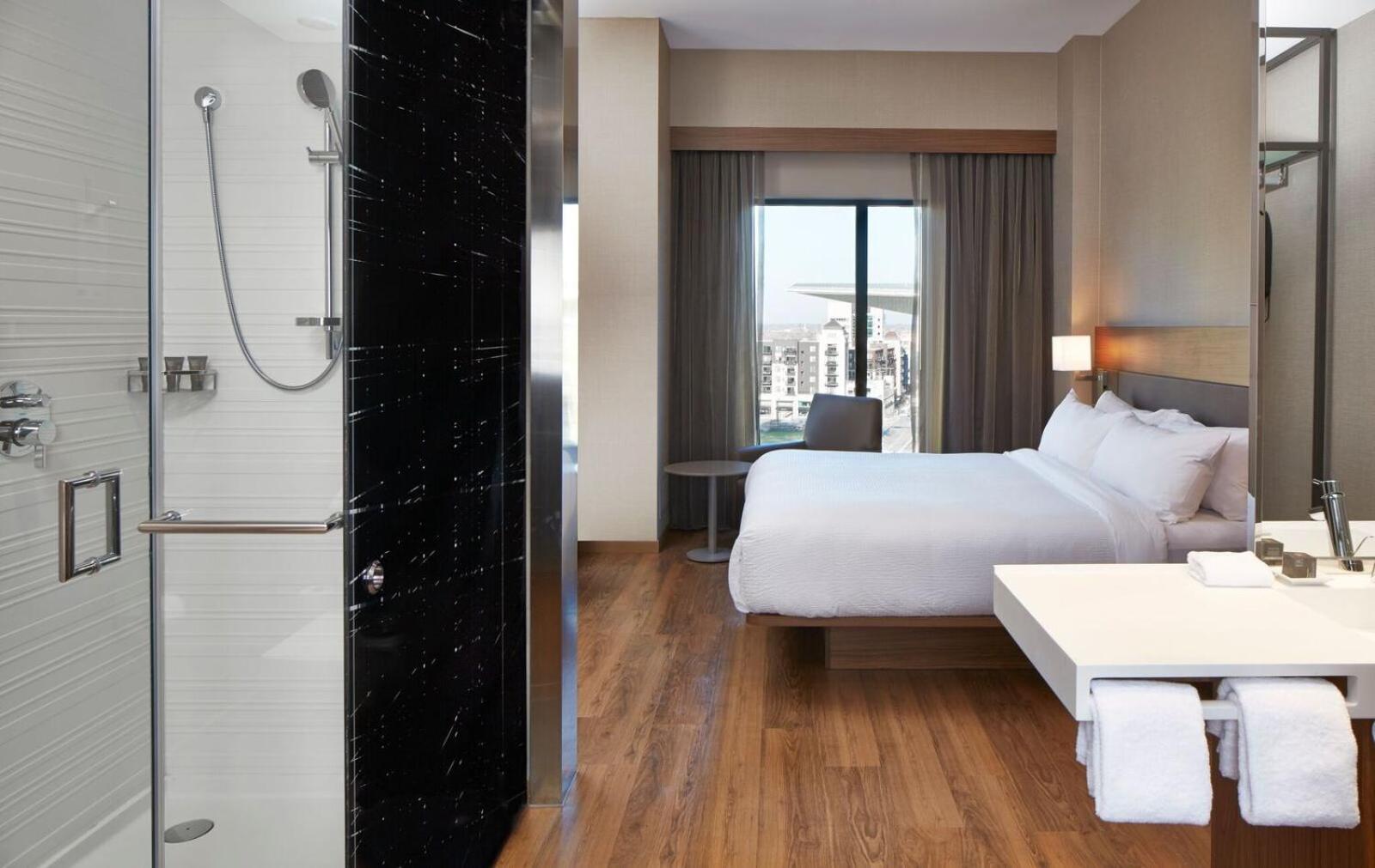 King Room with Roll-in Shower - Mobility Accessible