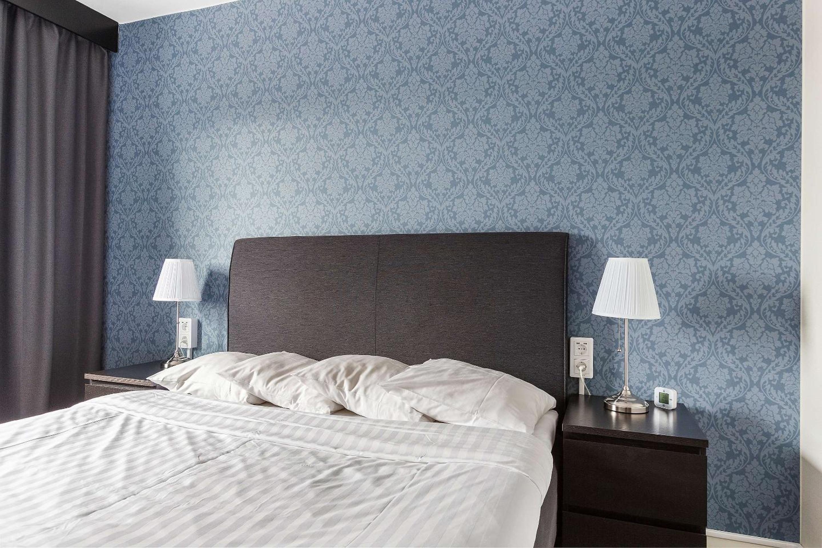 Business Queen Room