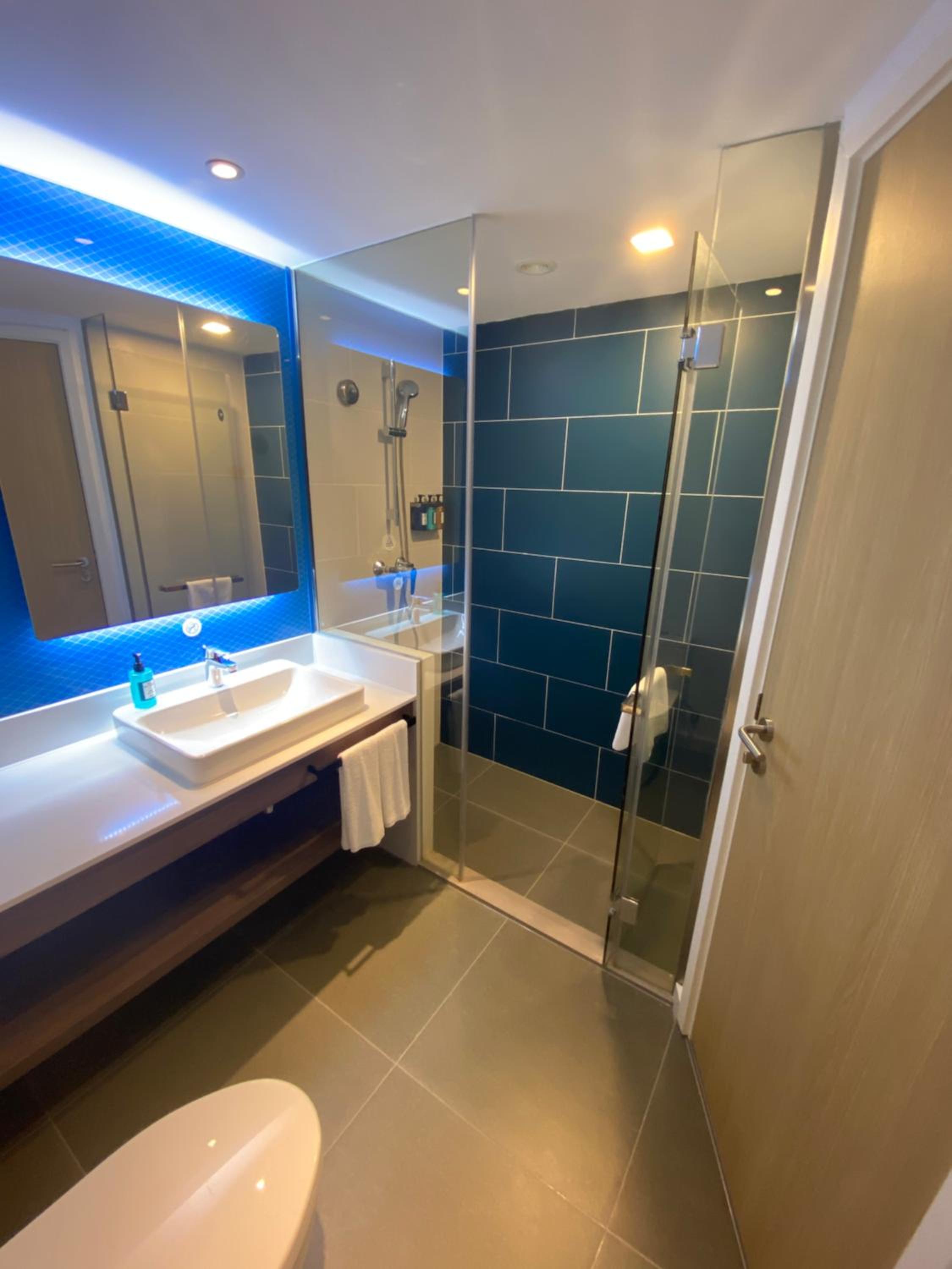 Standard Twin Room with Lake View
