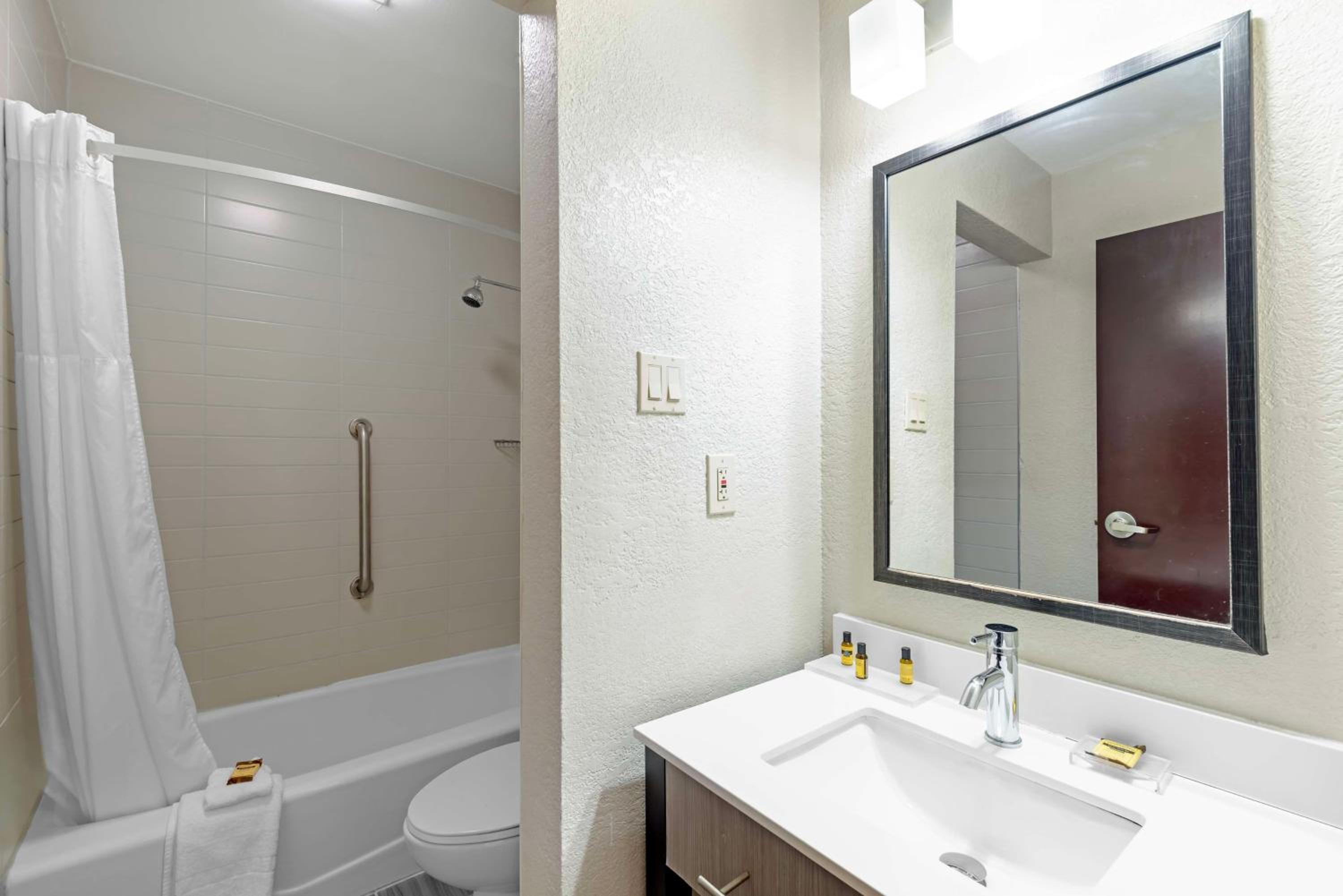 Queen Room with Two Queen Beds - Pet Friendly/Non-Smoking