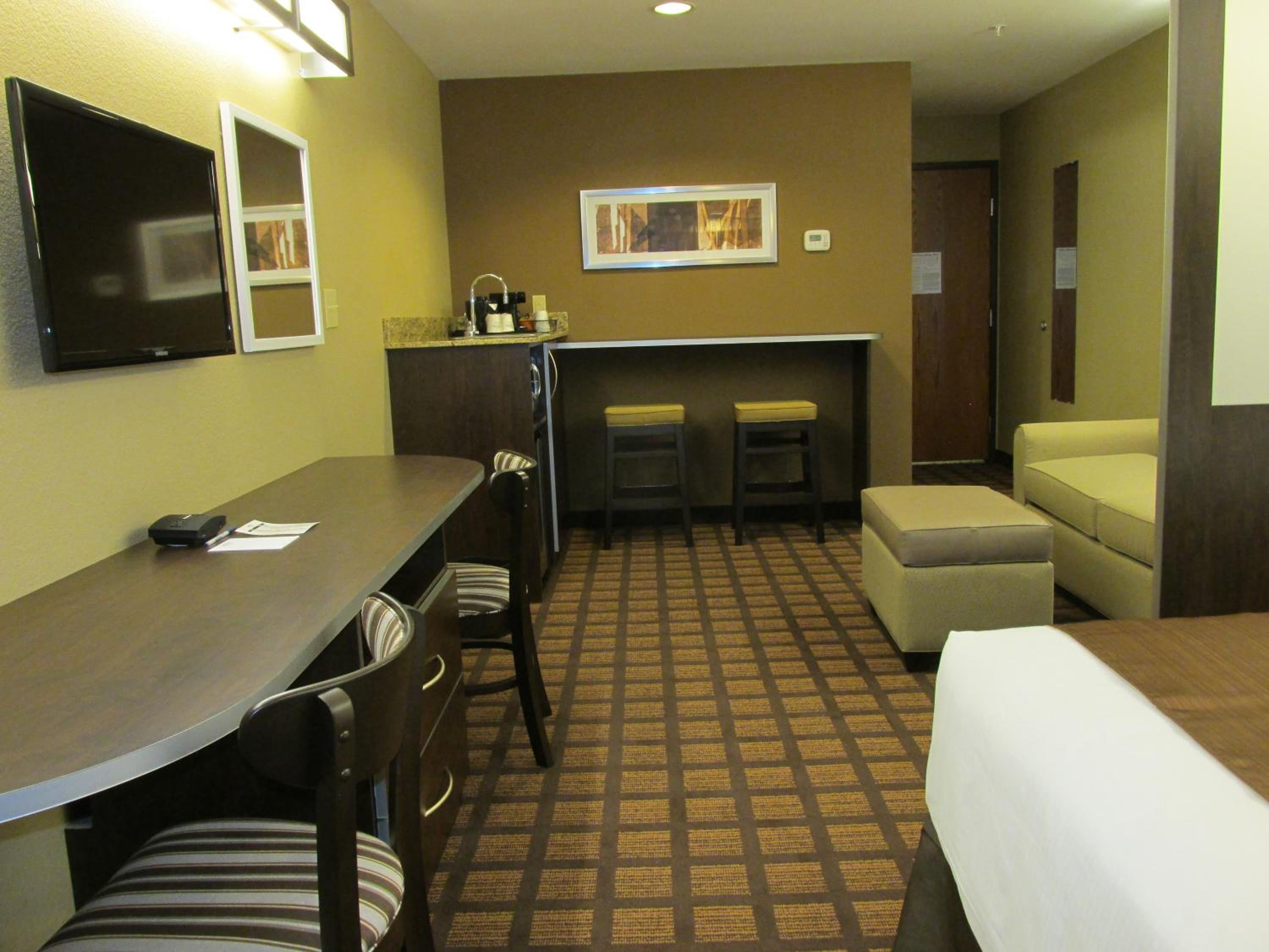 2 Queen Beds, Mobility/Accessible Room, Bathtub w/ Grab Bars, Non-Smoking